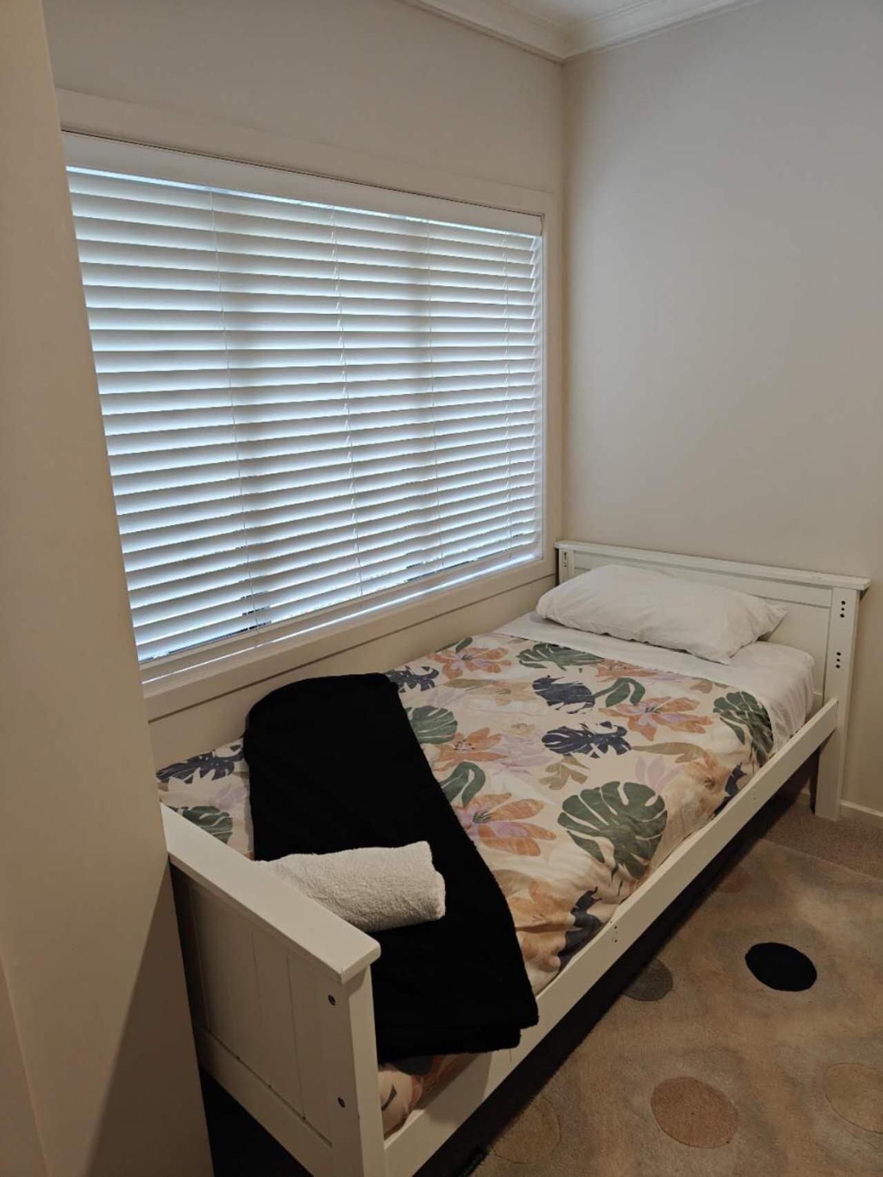 Two-Bedroom House - Photo 2