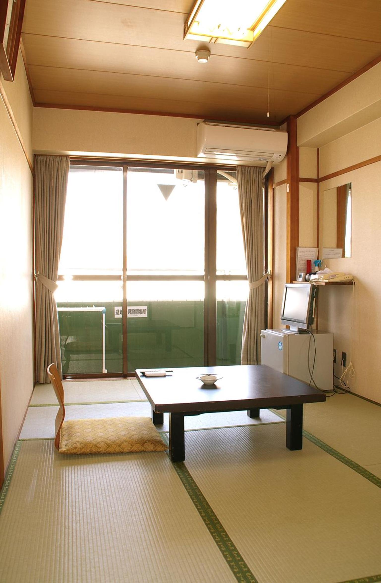 Japanese-Style Twin Room with Private Bathroom - Photo 1