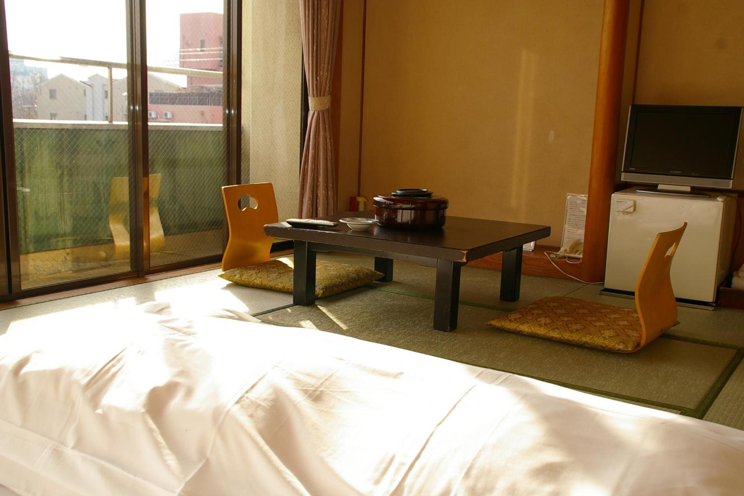 Japanese-Style Twin Room with Private Bathroom - Photo 5