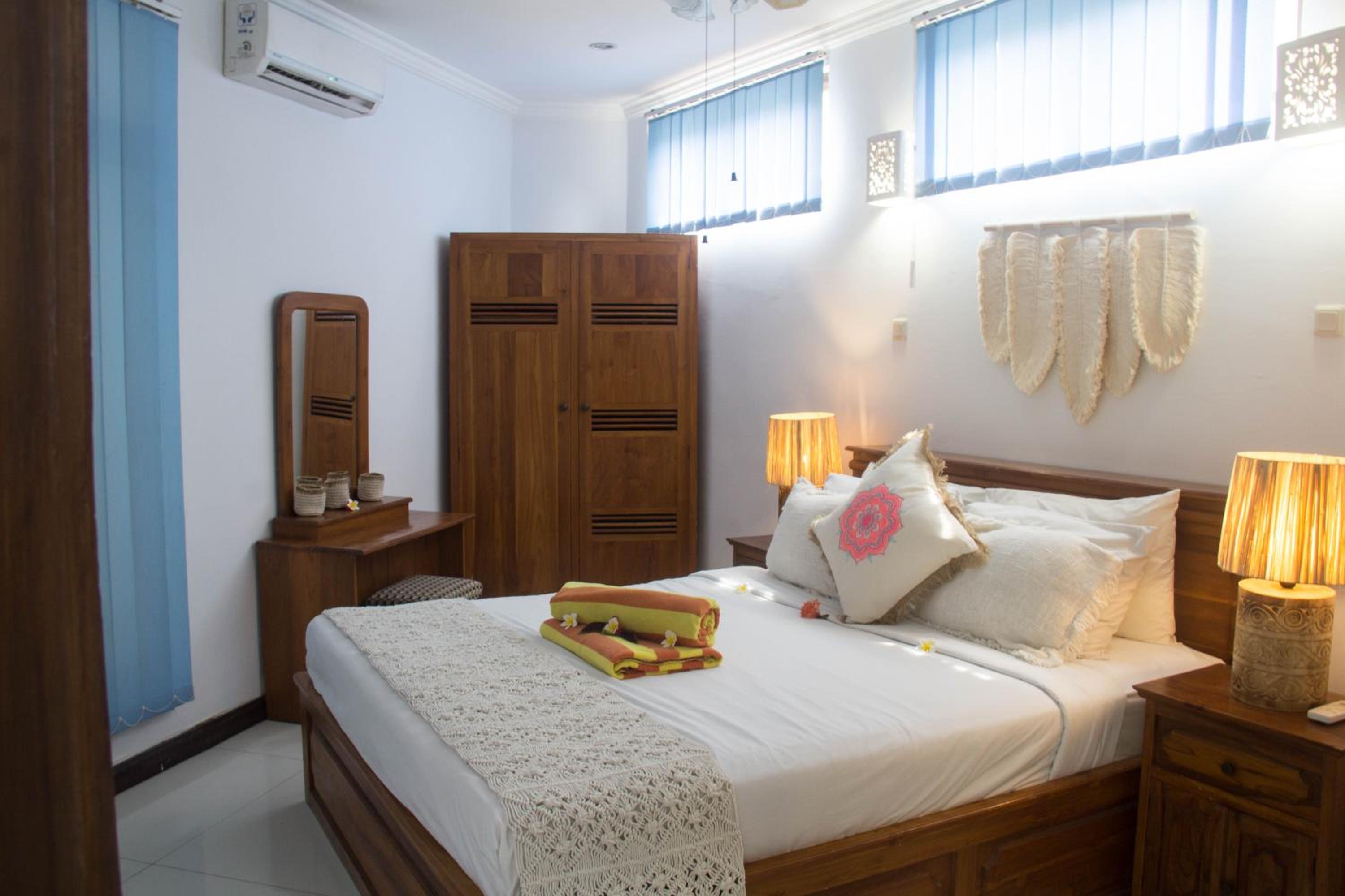 One-Bedroom Apartment - Photo 3
