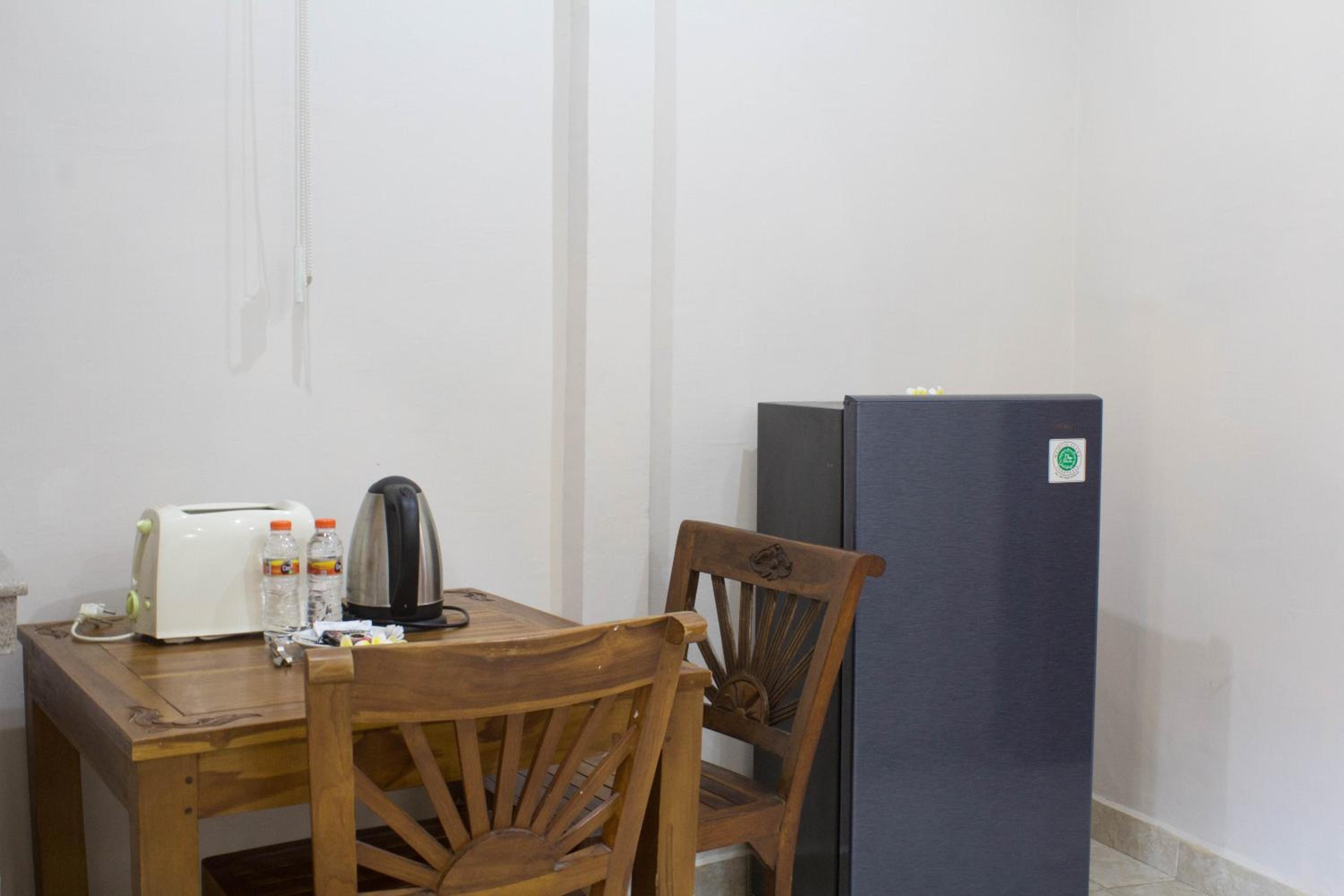 Studio - Photo 2