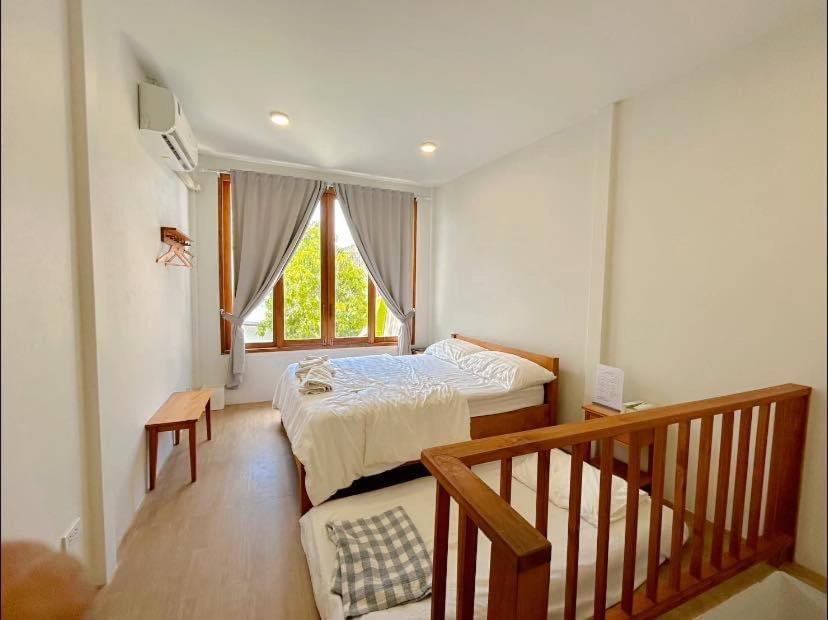 Deluxe Double Room with Bath - Photo 10