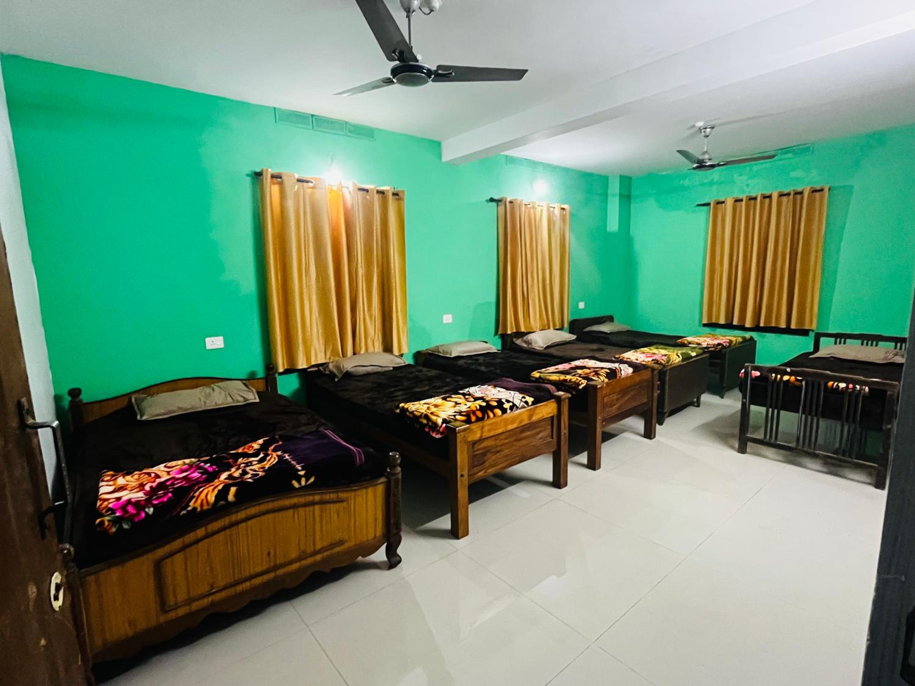 Quadruple Room With Shared Bathroom