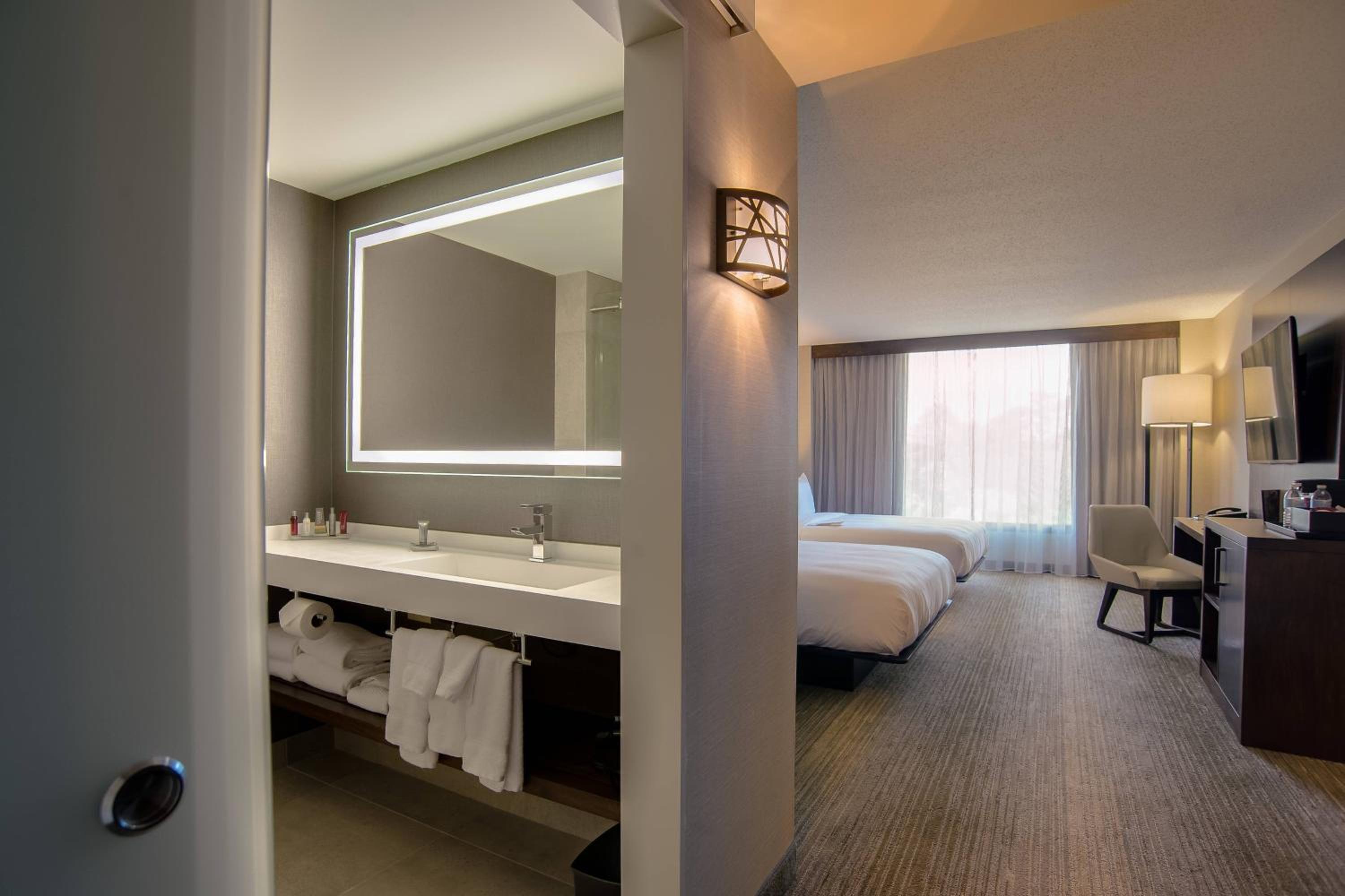Queen Room with Two Queen Beds - Photo 2
