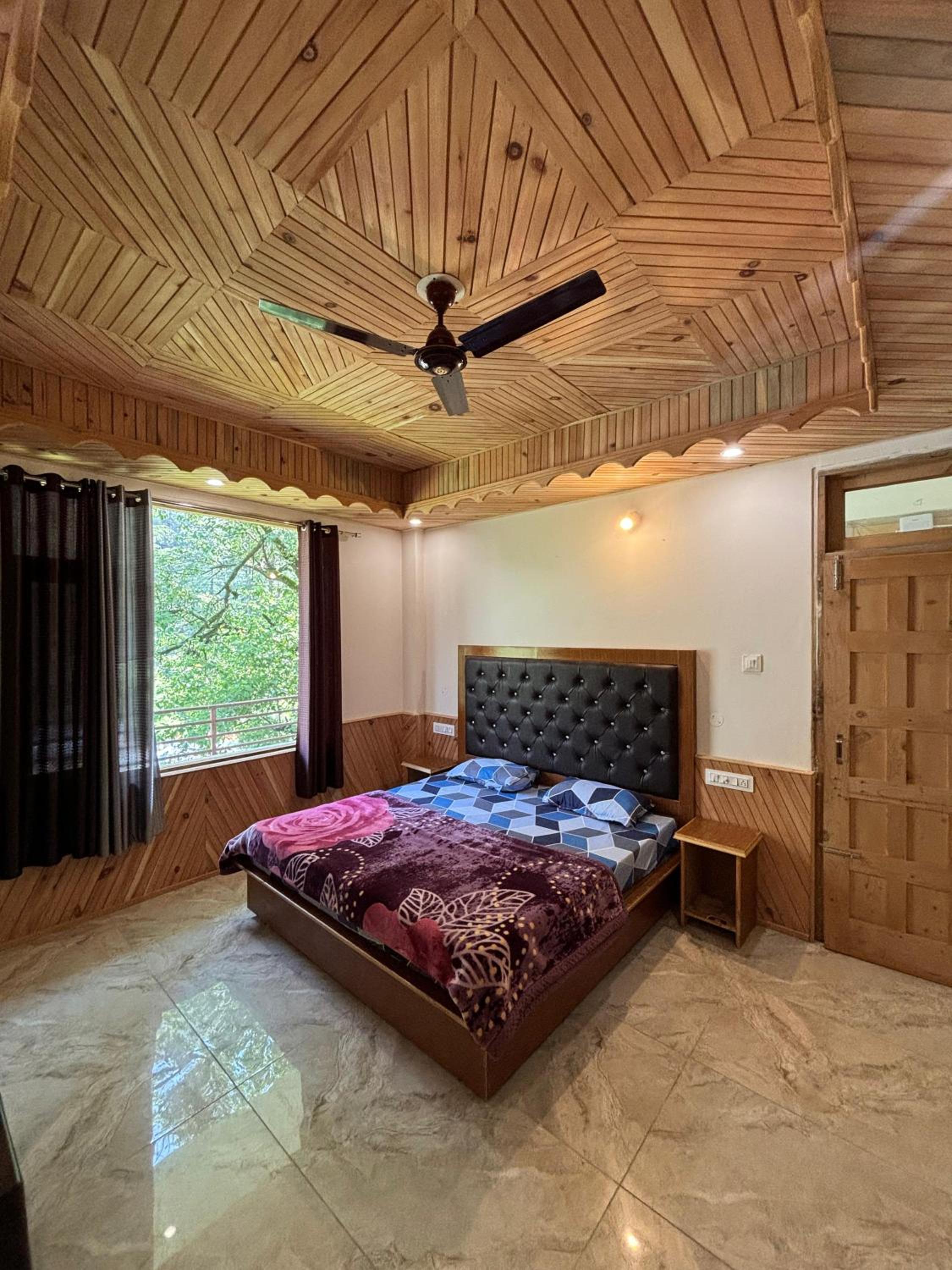 King Room with Two King Beds photo 3