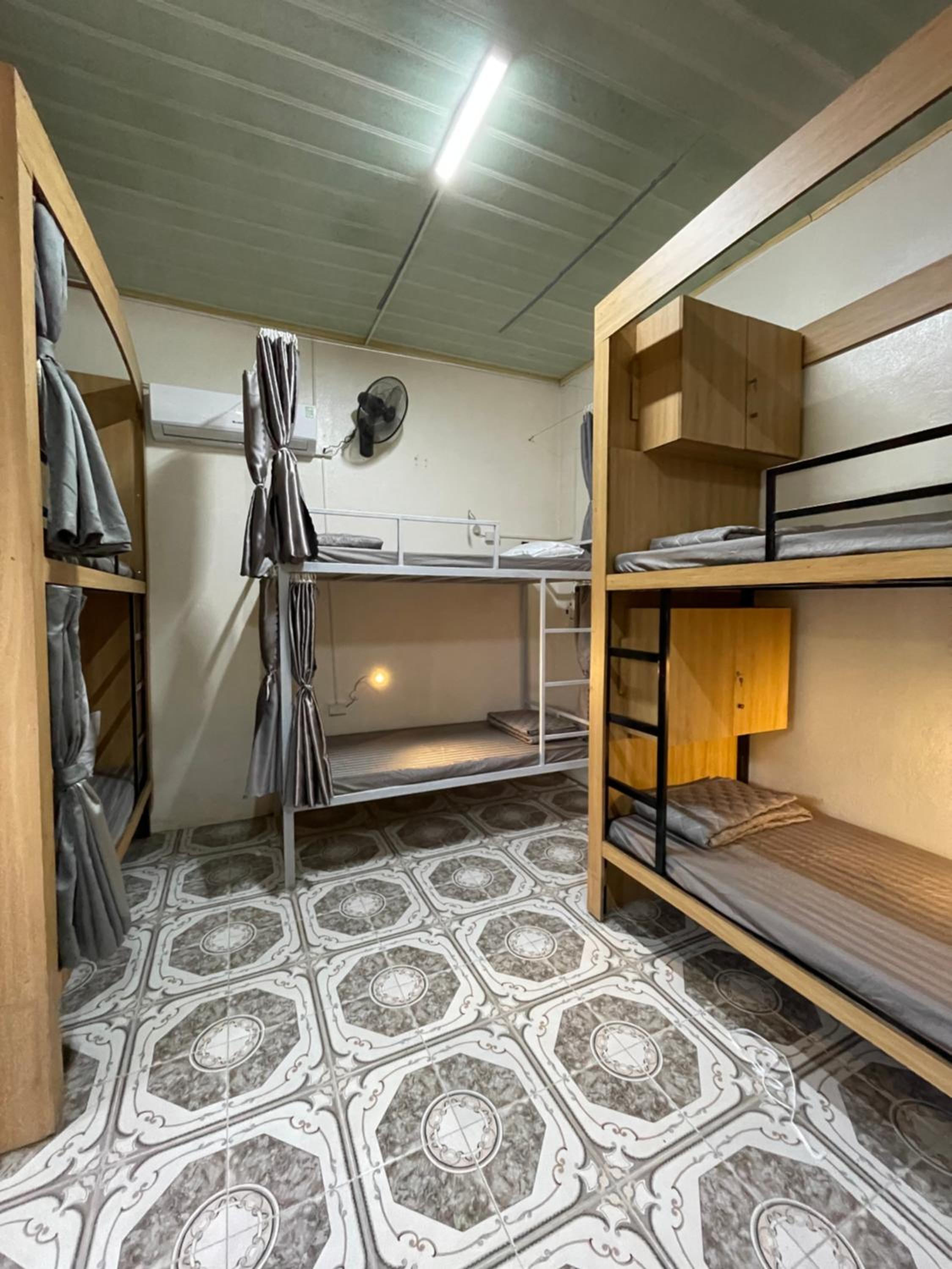 10-Bed Mixed Dormitory Room