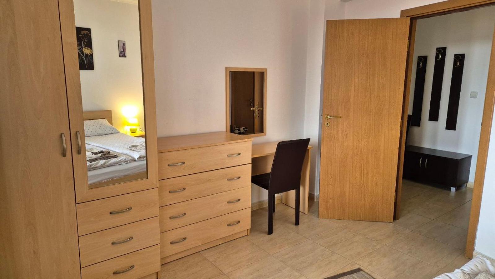 One-Bedroom Apartment photo 3