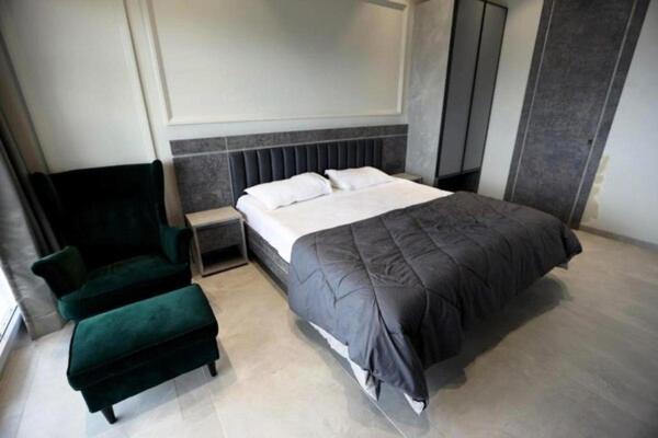 Suite with Lake View