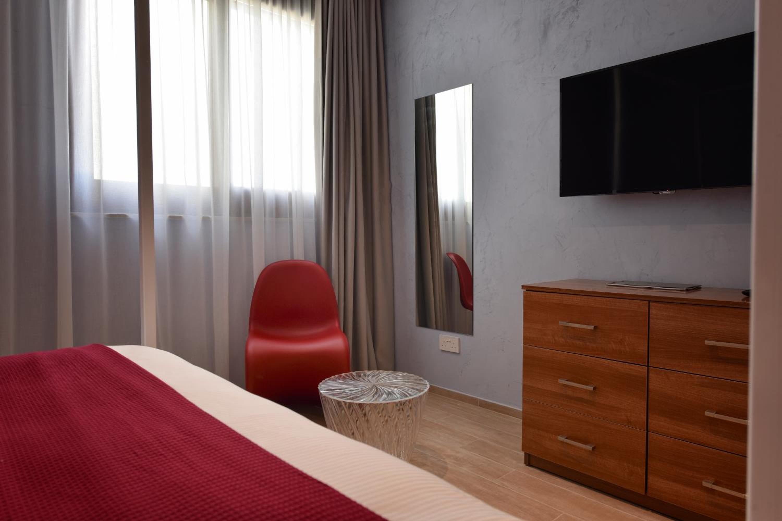 Comfort Room - Photo 1