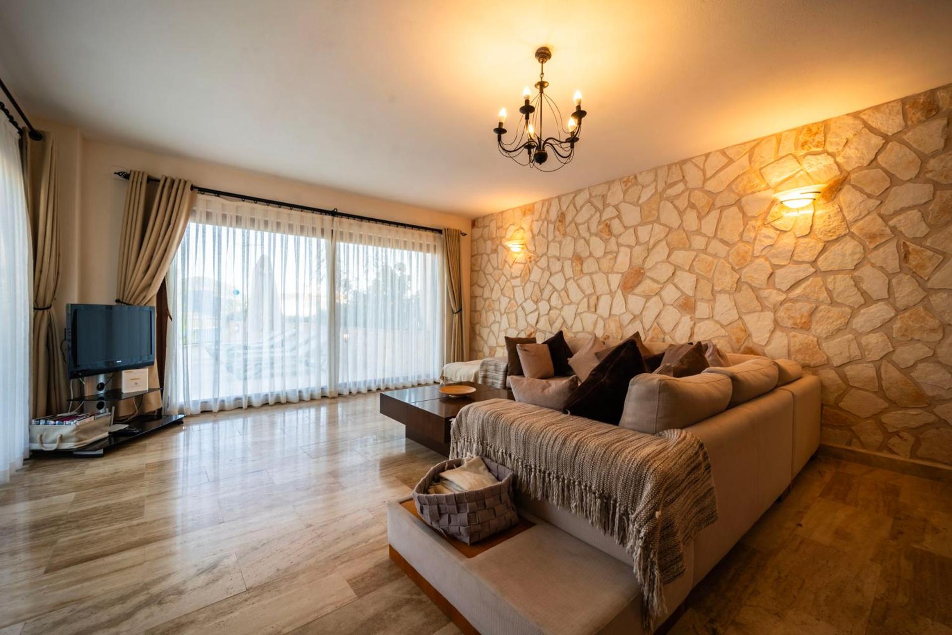 Villa photo 1