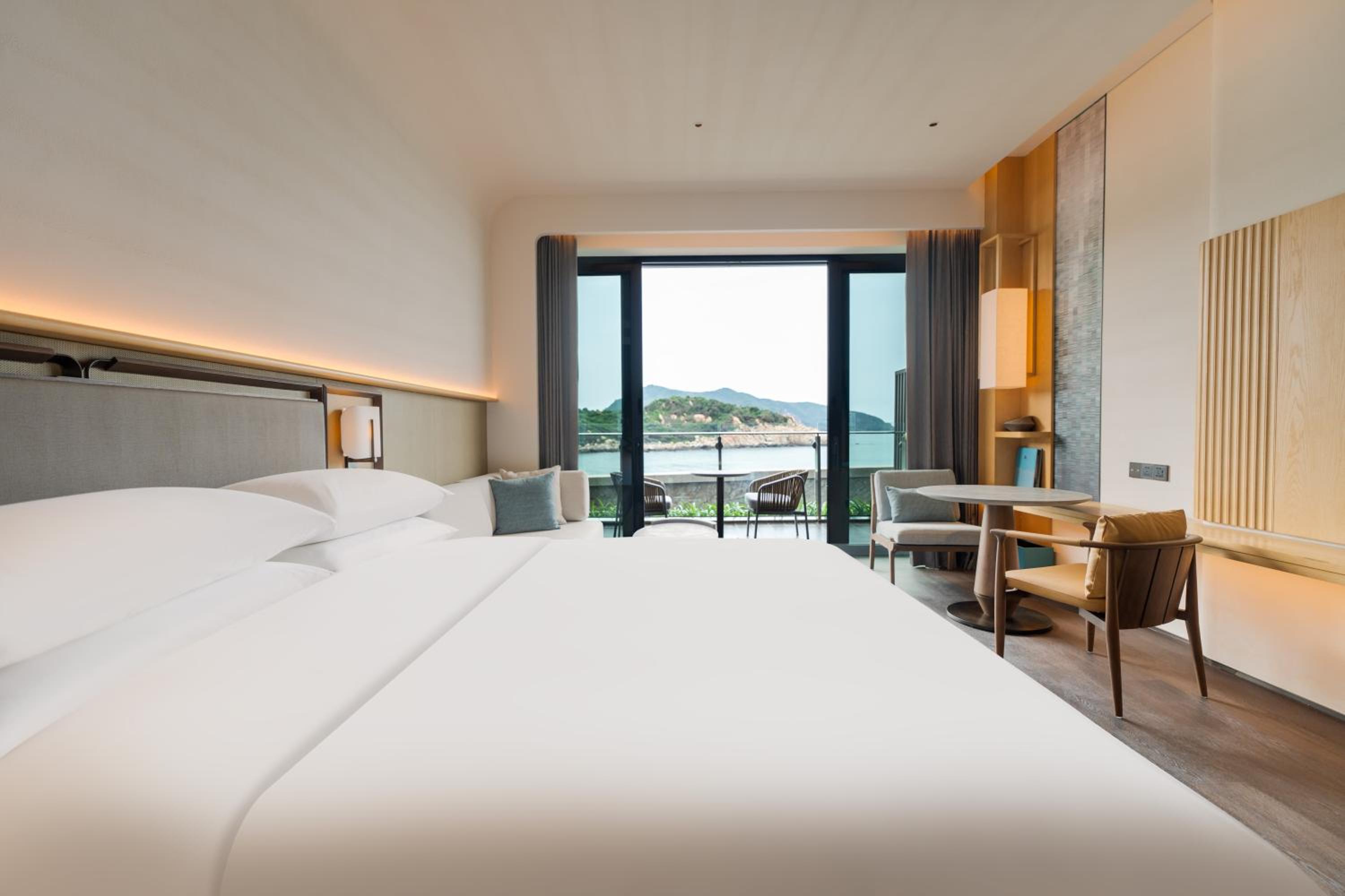 Grand King with Ocean View and Terrace photo 3