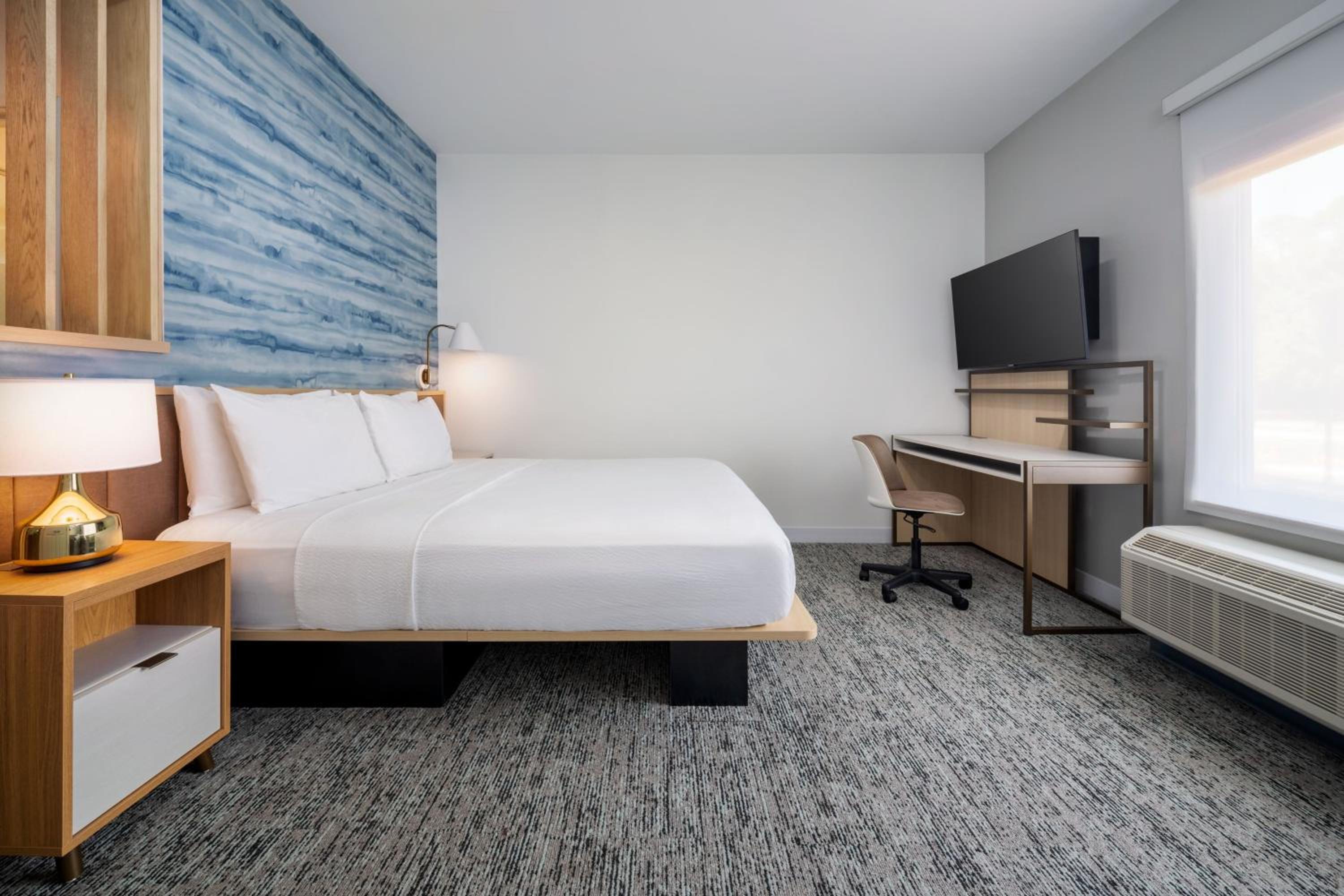 King Studio with Sofa Bed - Hearing Accessible photo 3