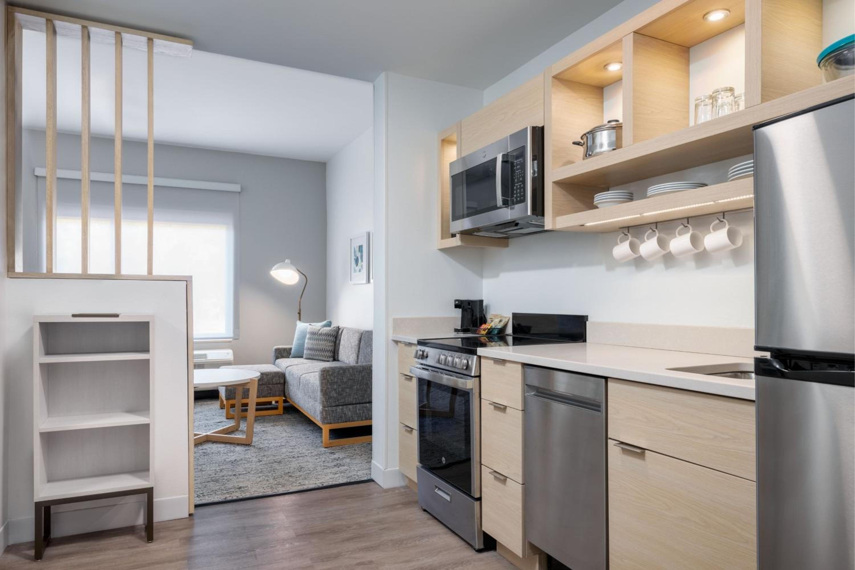 One-Bedroom Queen Suite with Sofa Bed - Hearing Accessible photo 3