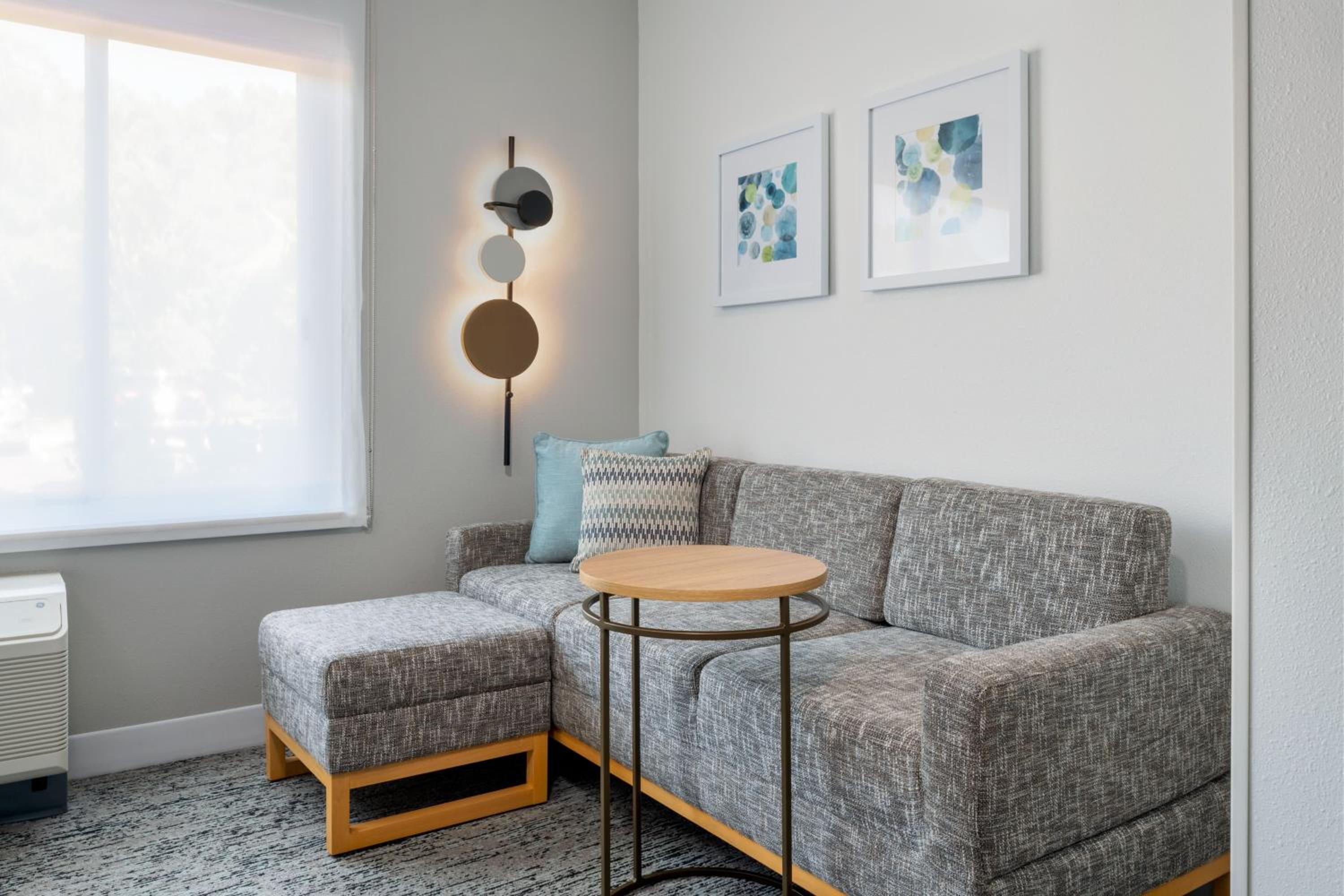 King Studio with Sofa Bed and Adapted Tub - Mobility and Hearing Accessible photo 3
