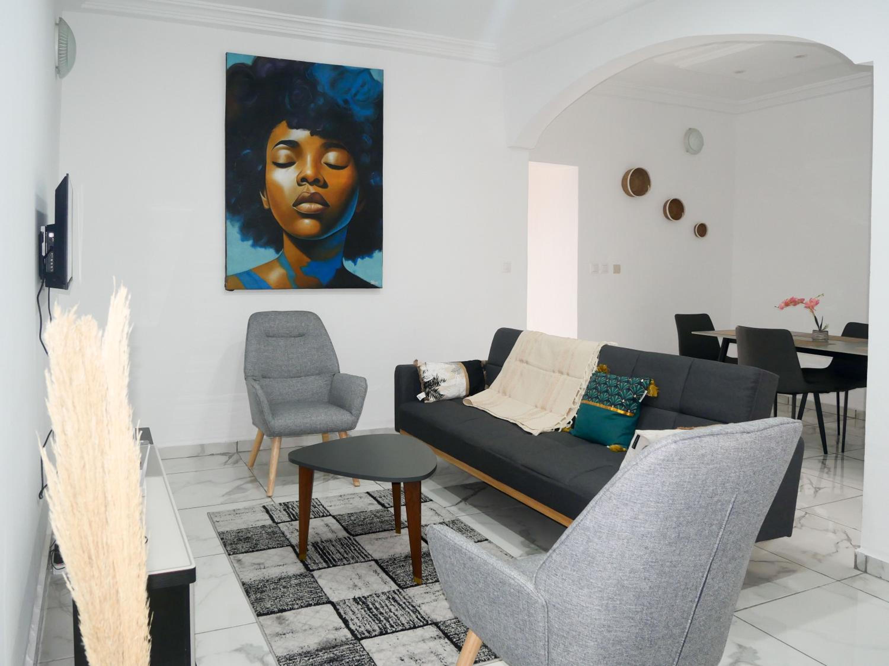 One-Bedroom Apartment photo 1