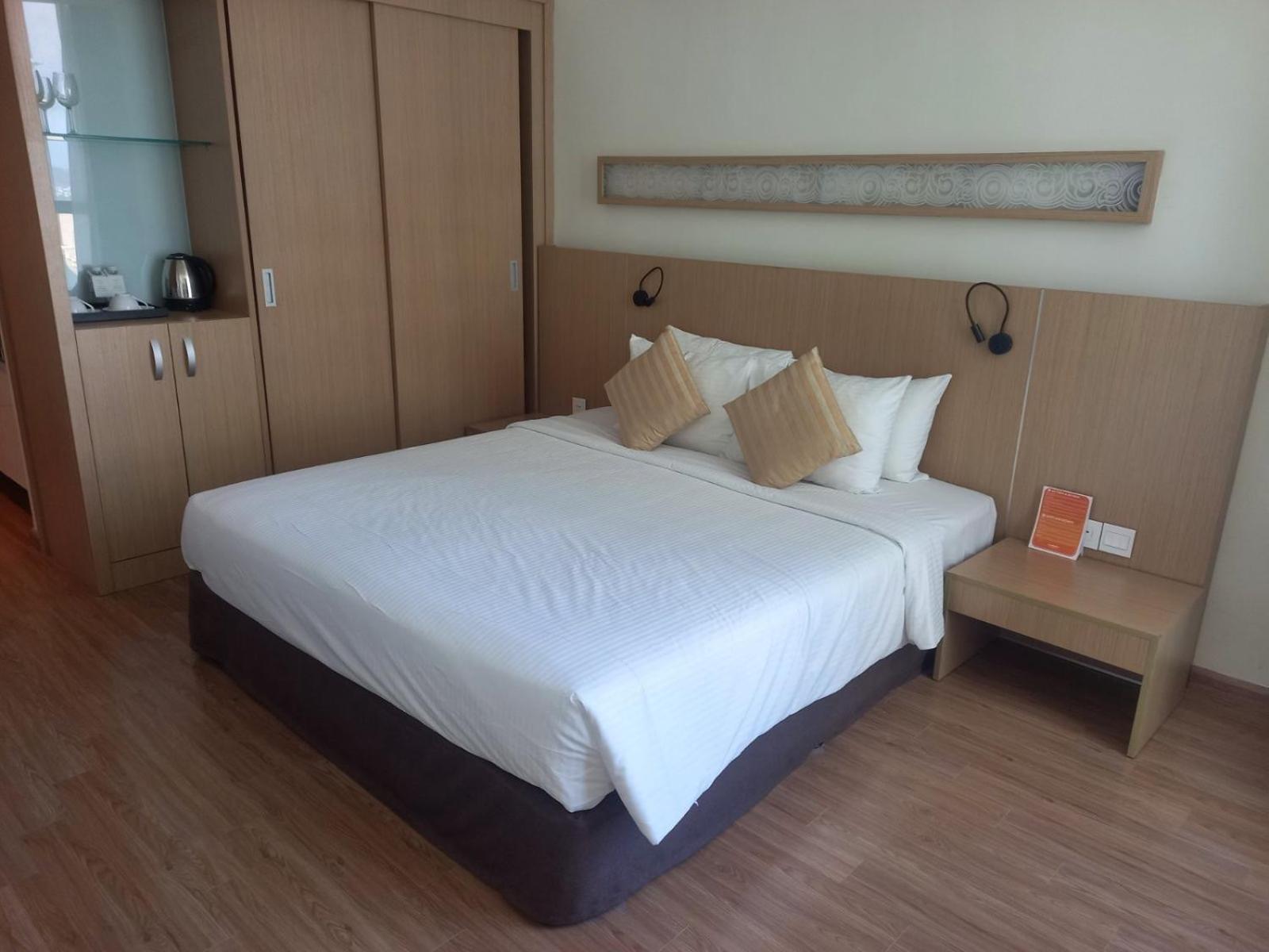 Studio Apartment With Sea View thumbnail 5