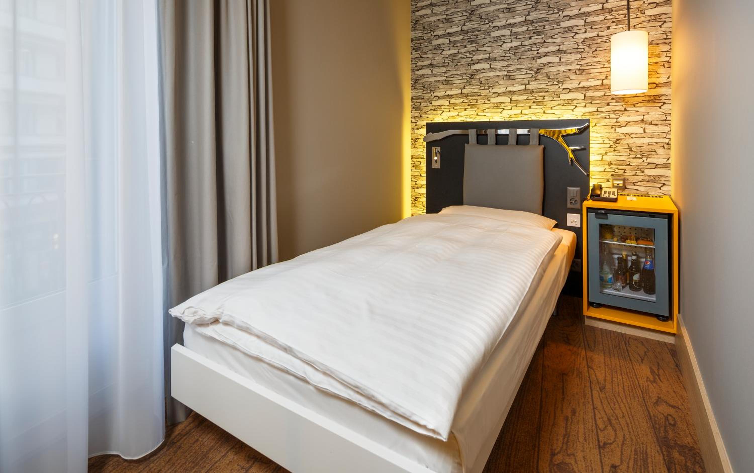 Single Room with Street View