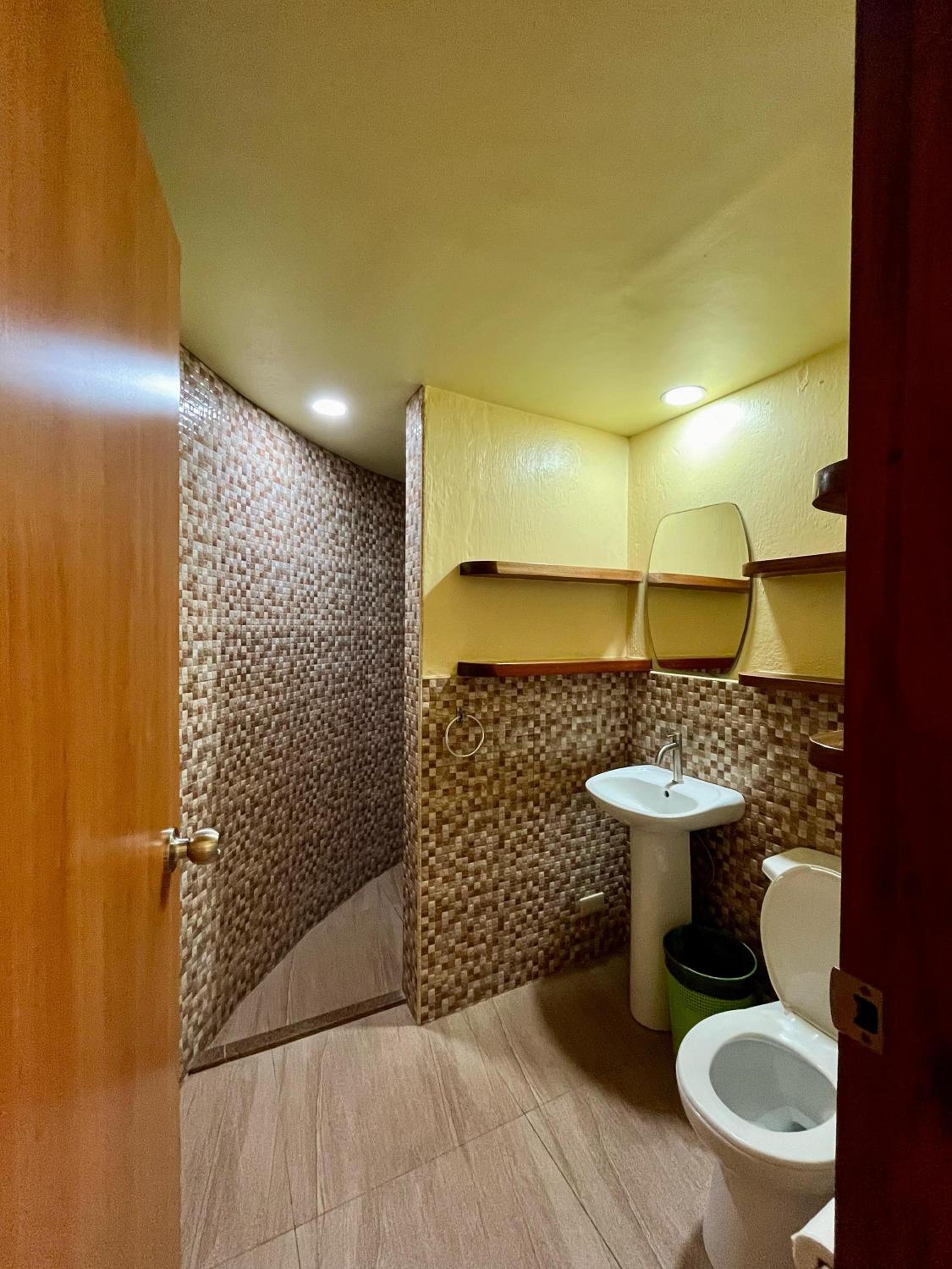 Deluxe Double Room - Photo 13