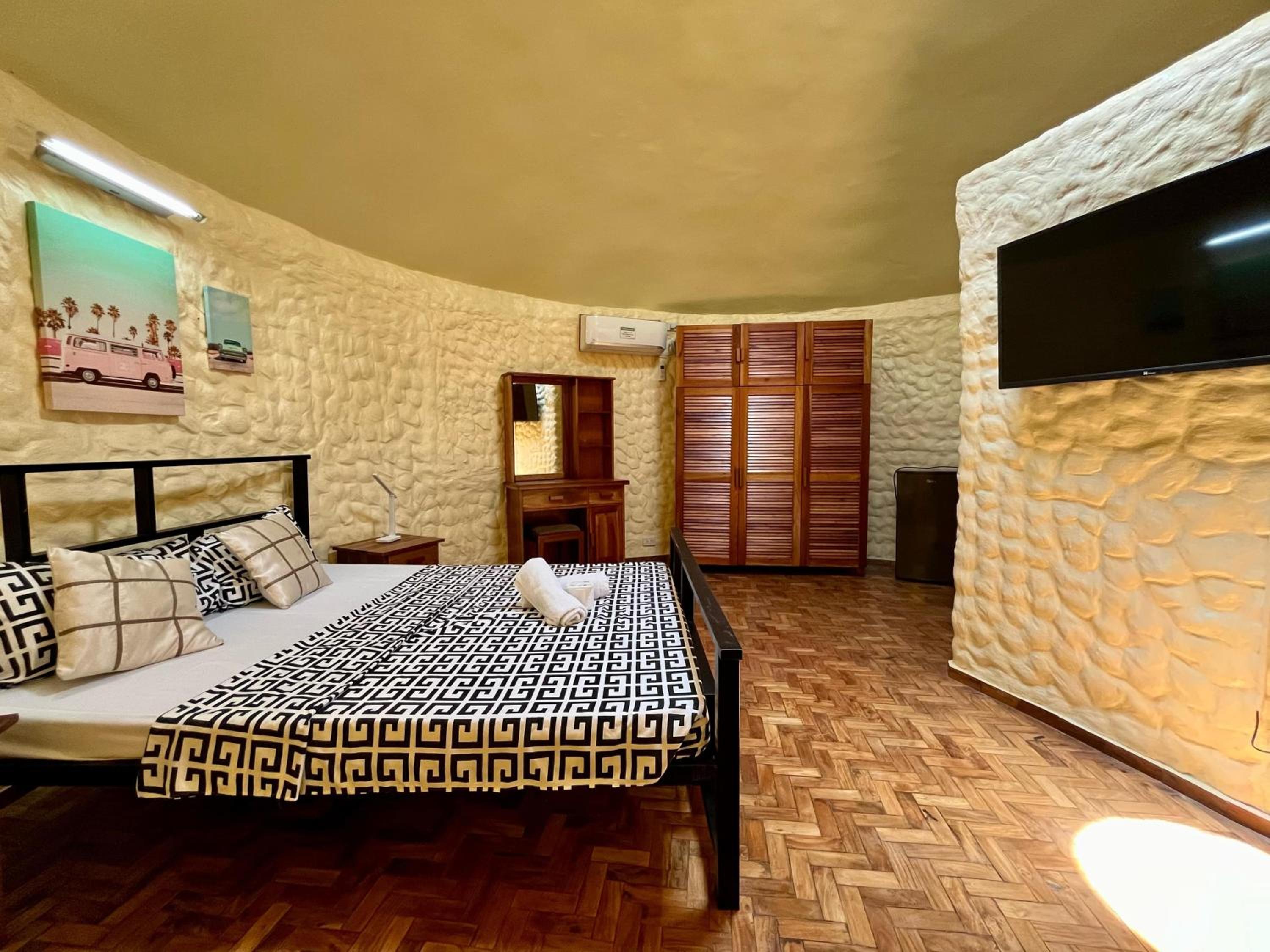 Deluxe Double Room - Photo 9