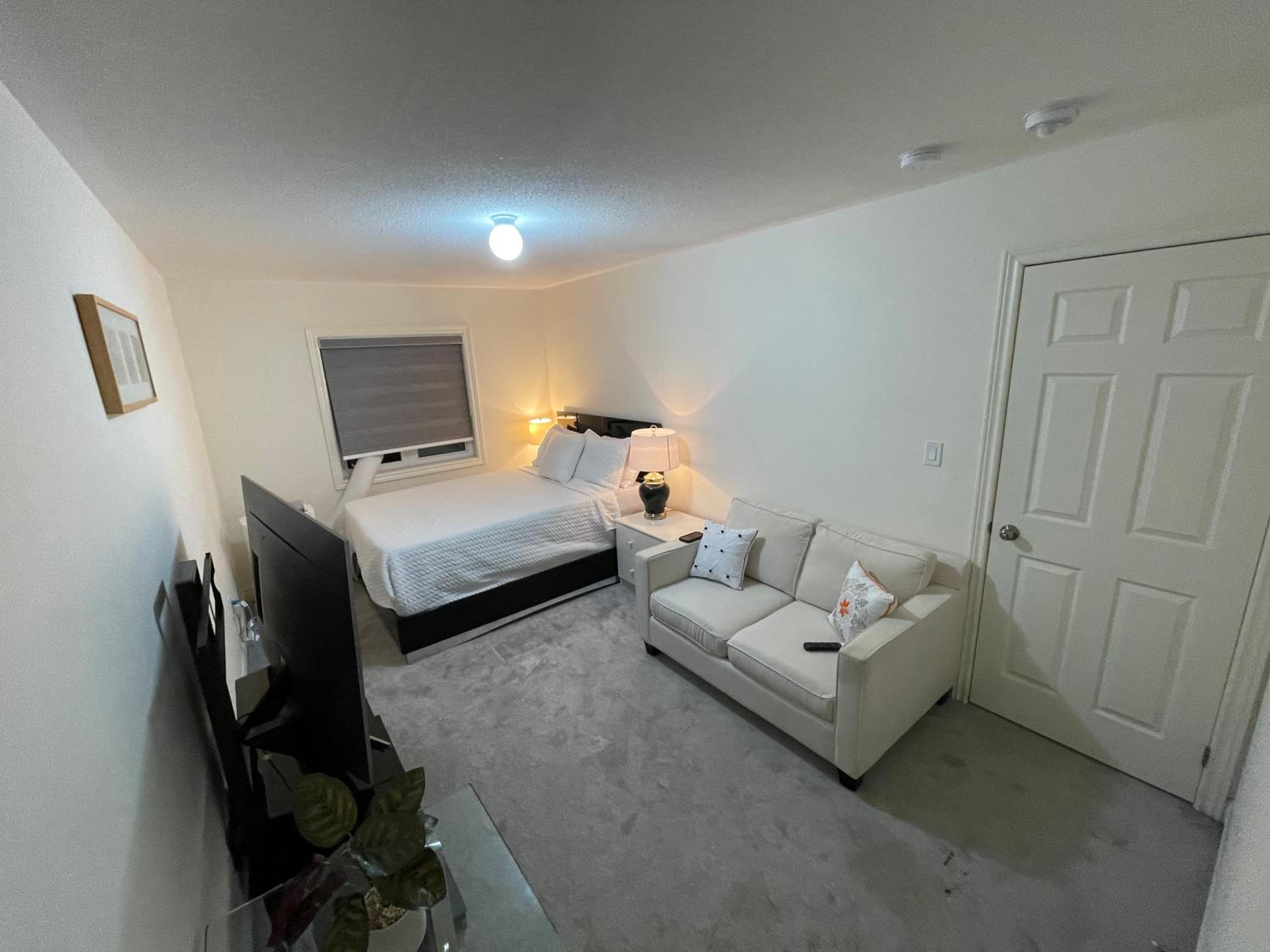 Family Room With Private Bathroom photo 1