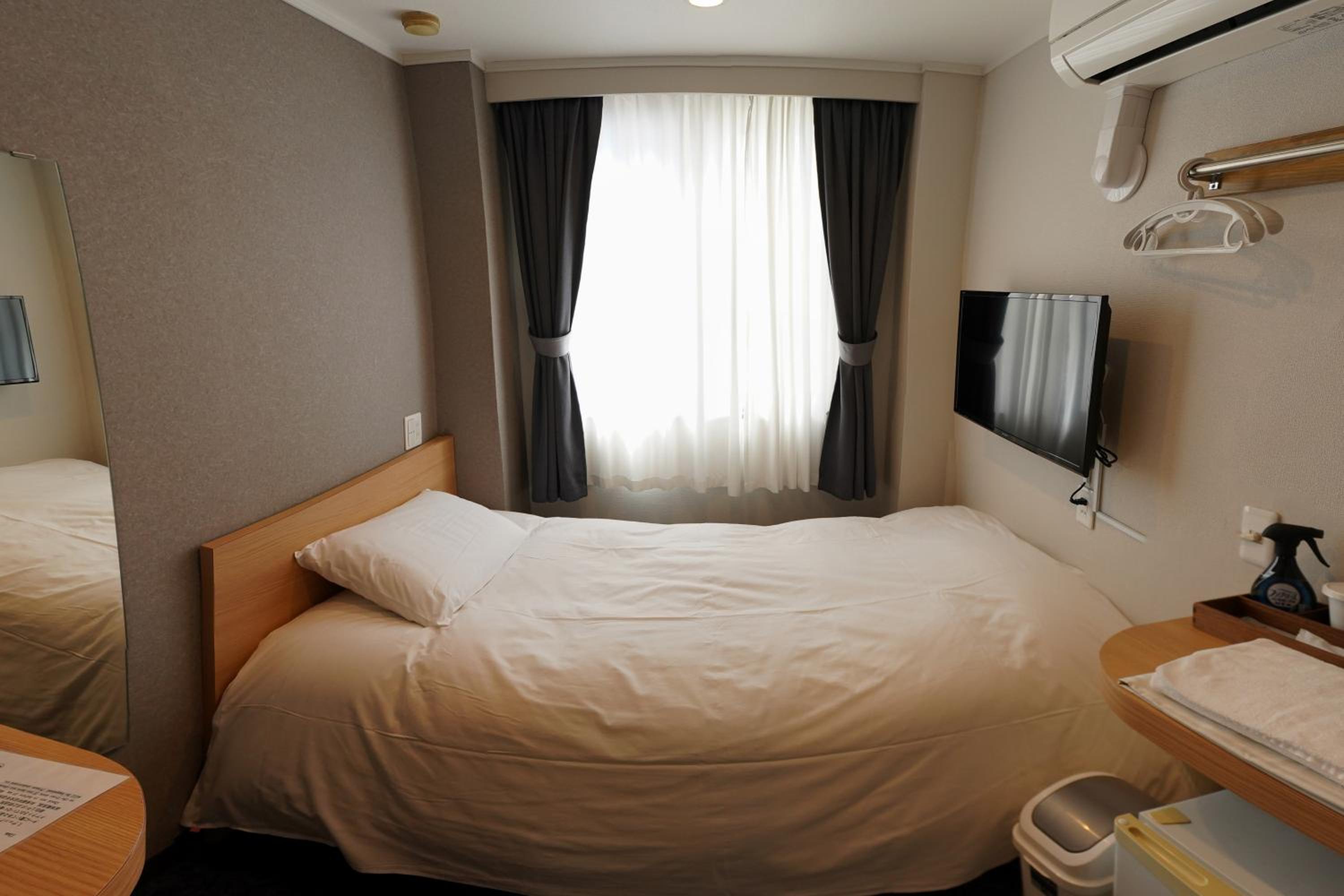 Single Room with Shared Shower and Toilet photo 1