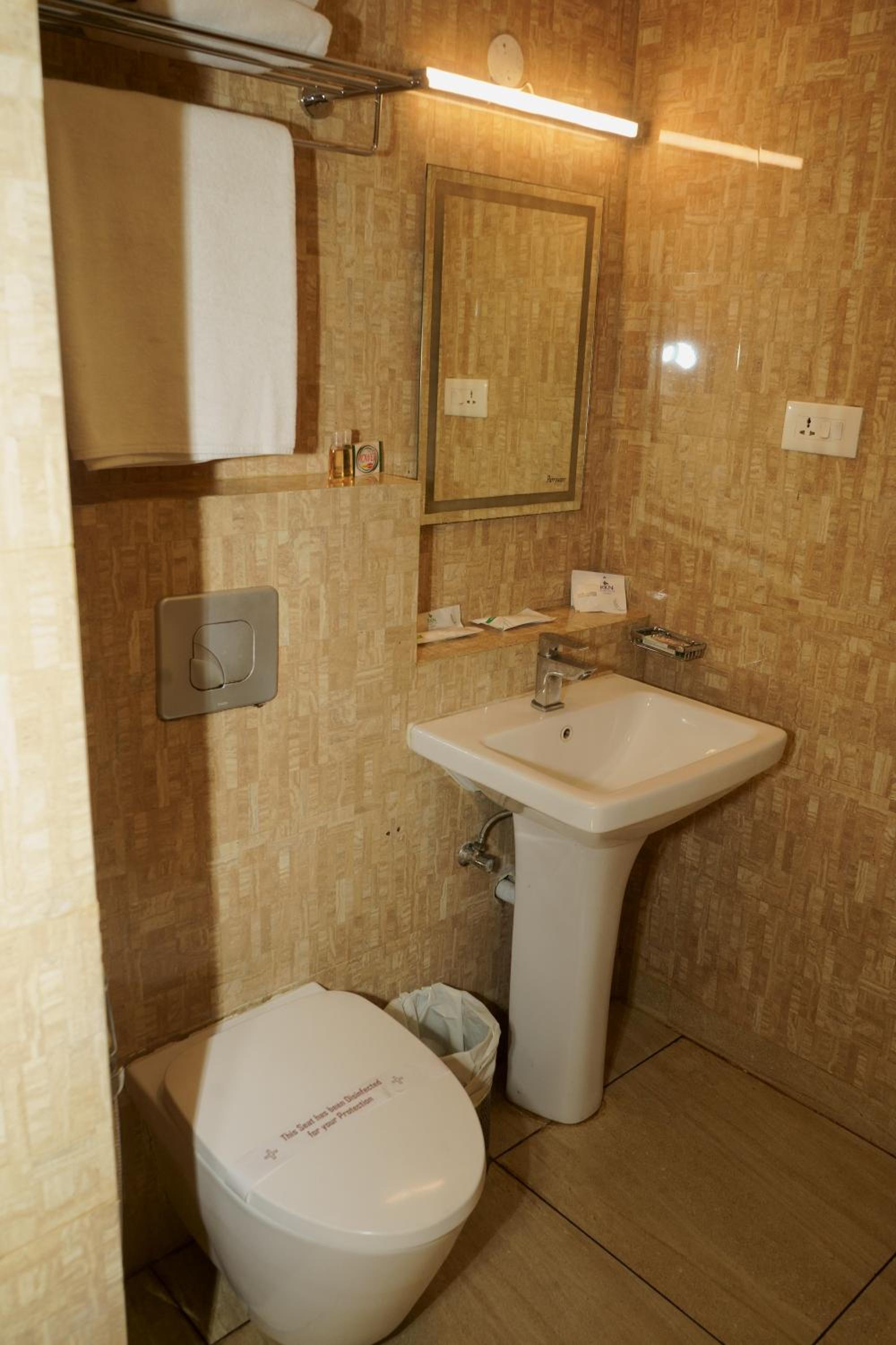 Deluxe Room - Photo 5