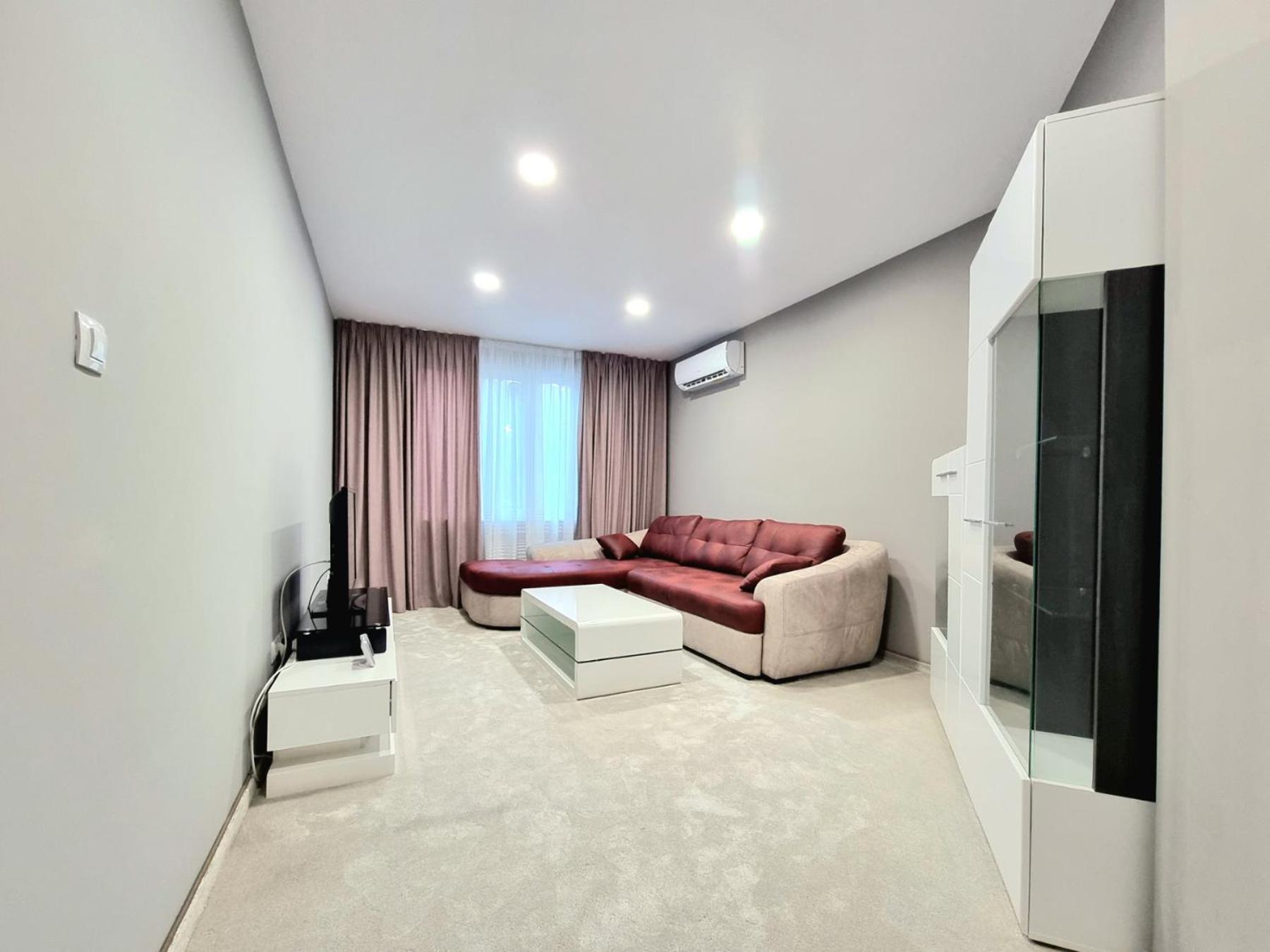 One-Bedroom Apartment photo 2