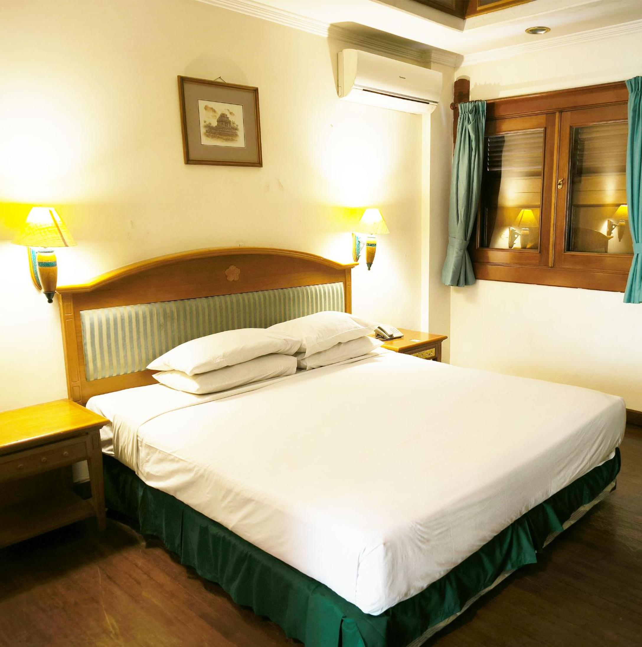 Deluxe King Room photo 3