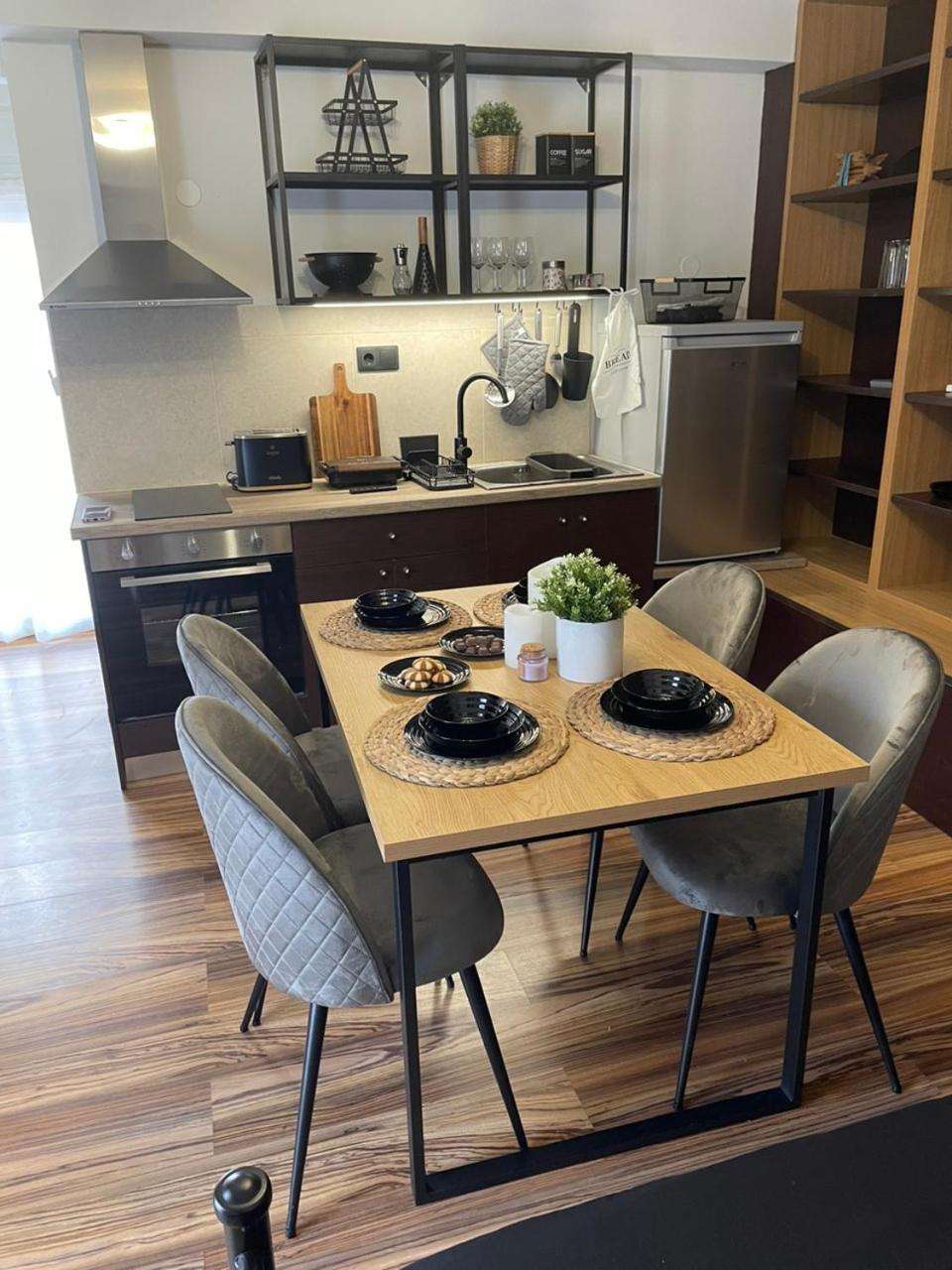 One-Bedroom Apartment - Photo 40