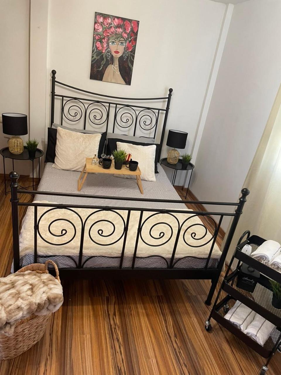 One-Bedroom Apartment - Photo 1