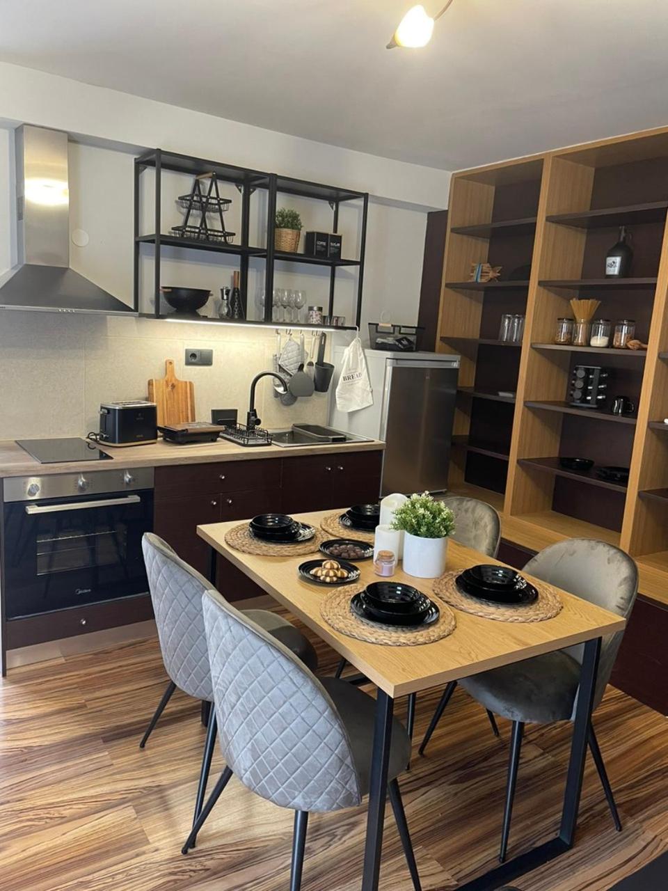 One-Bedroom Apartment - Photo 32