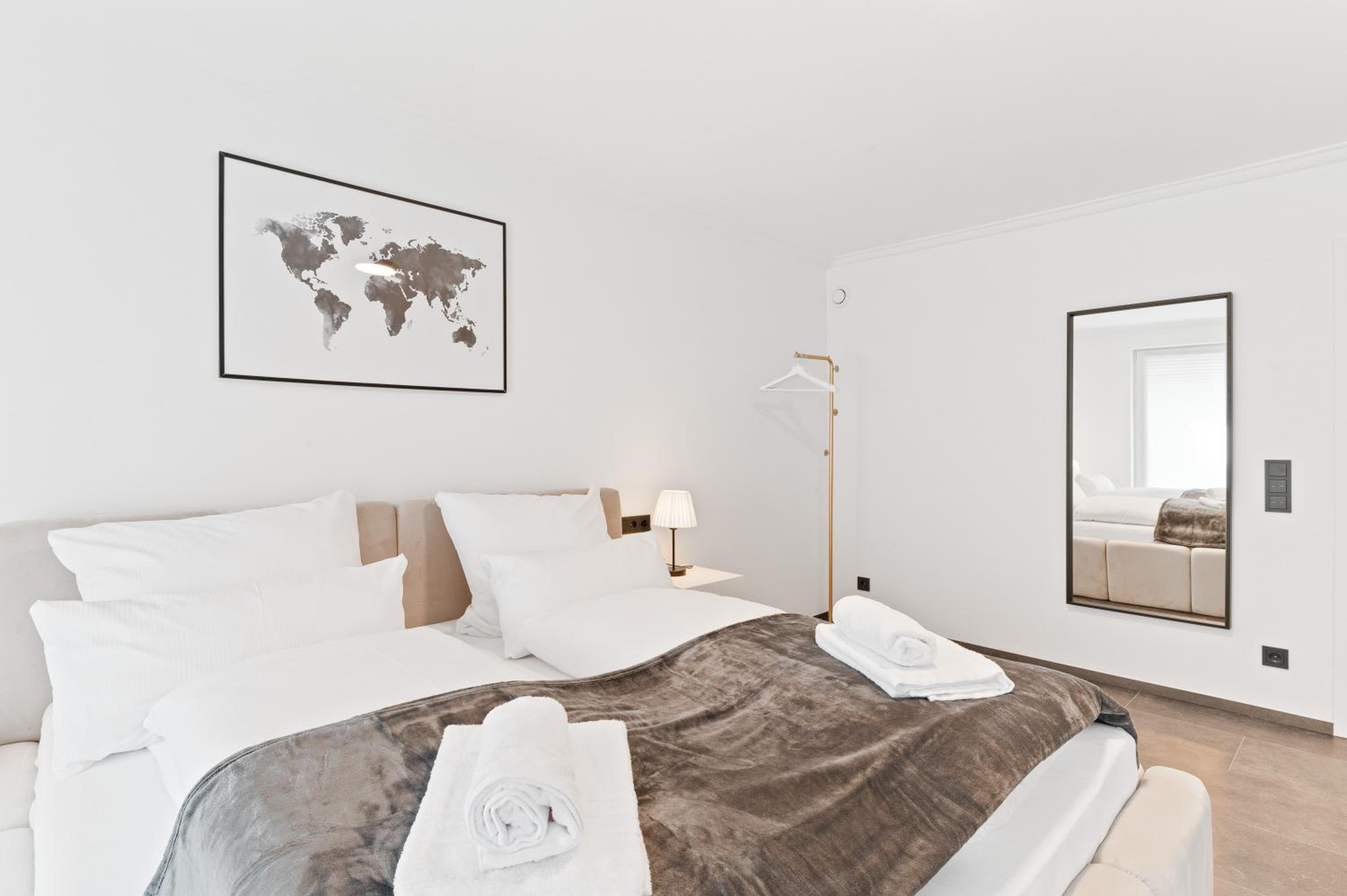 One-Bedroom Apartment photo 1