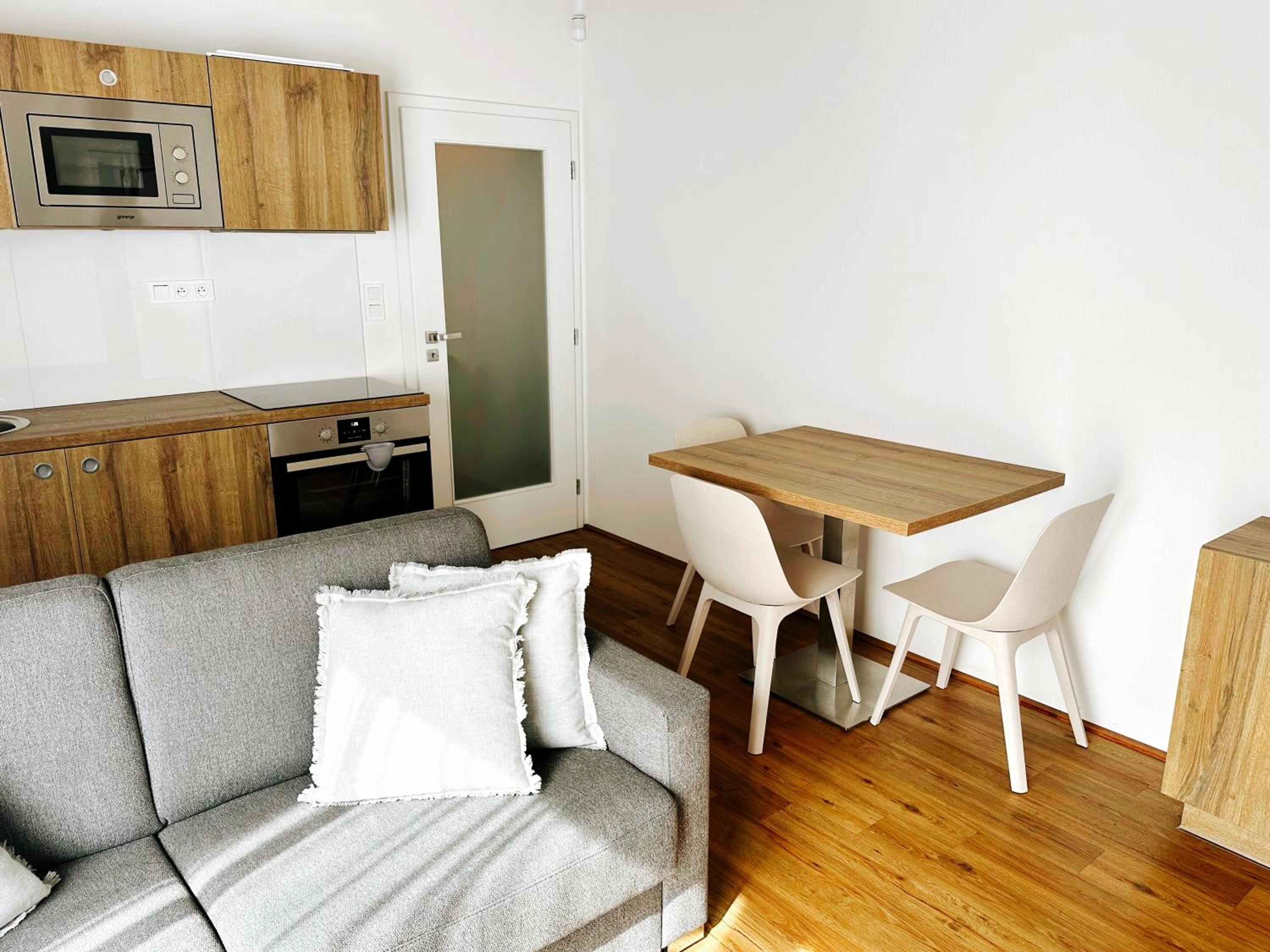 One-Bedroom Apartment photo 1