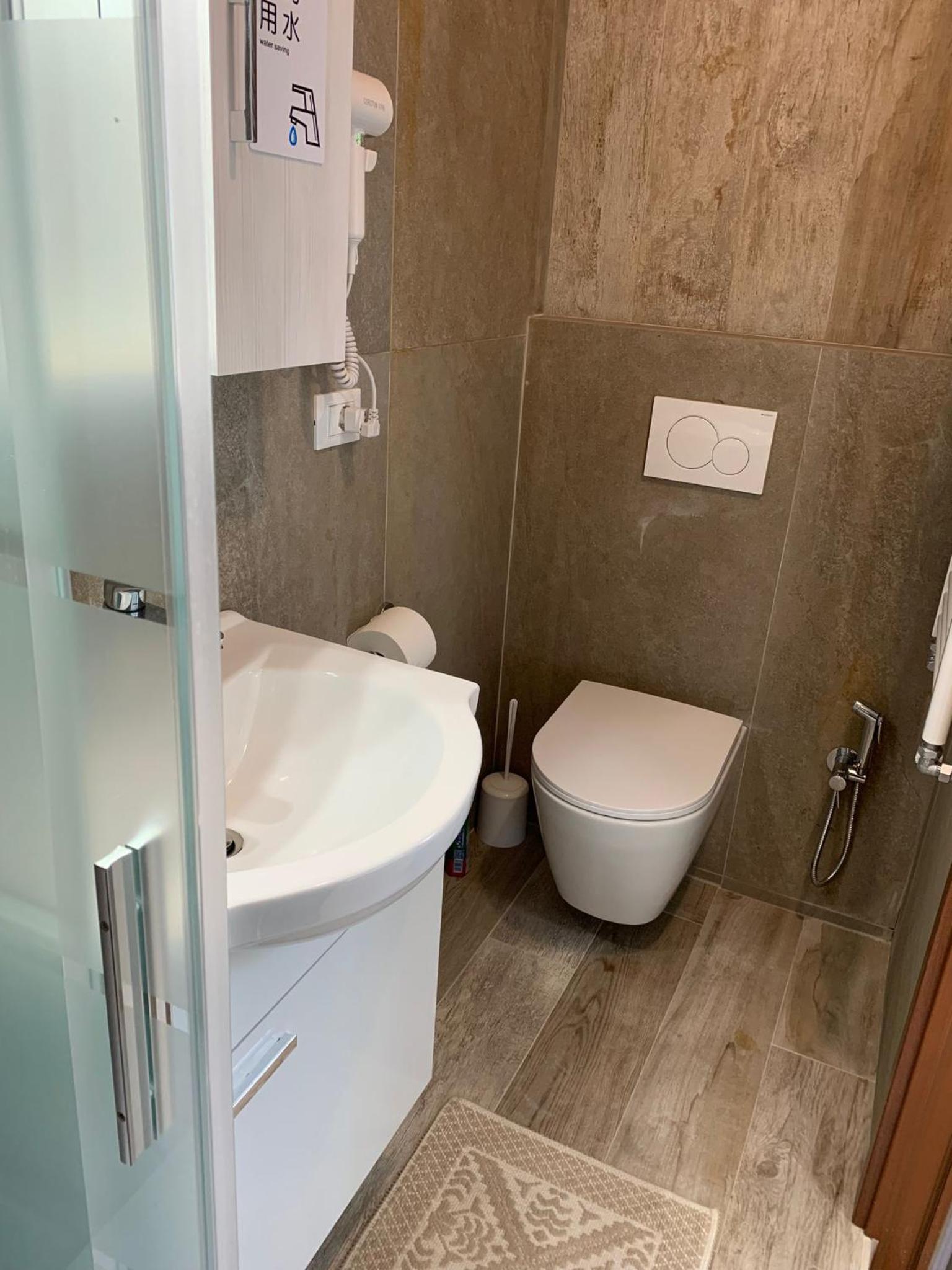 Double Room with Private Bathroom photo 3