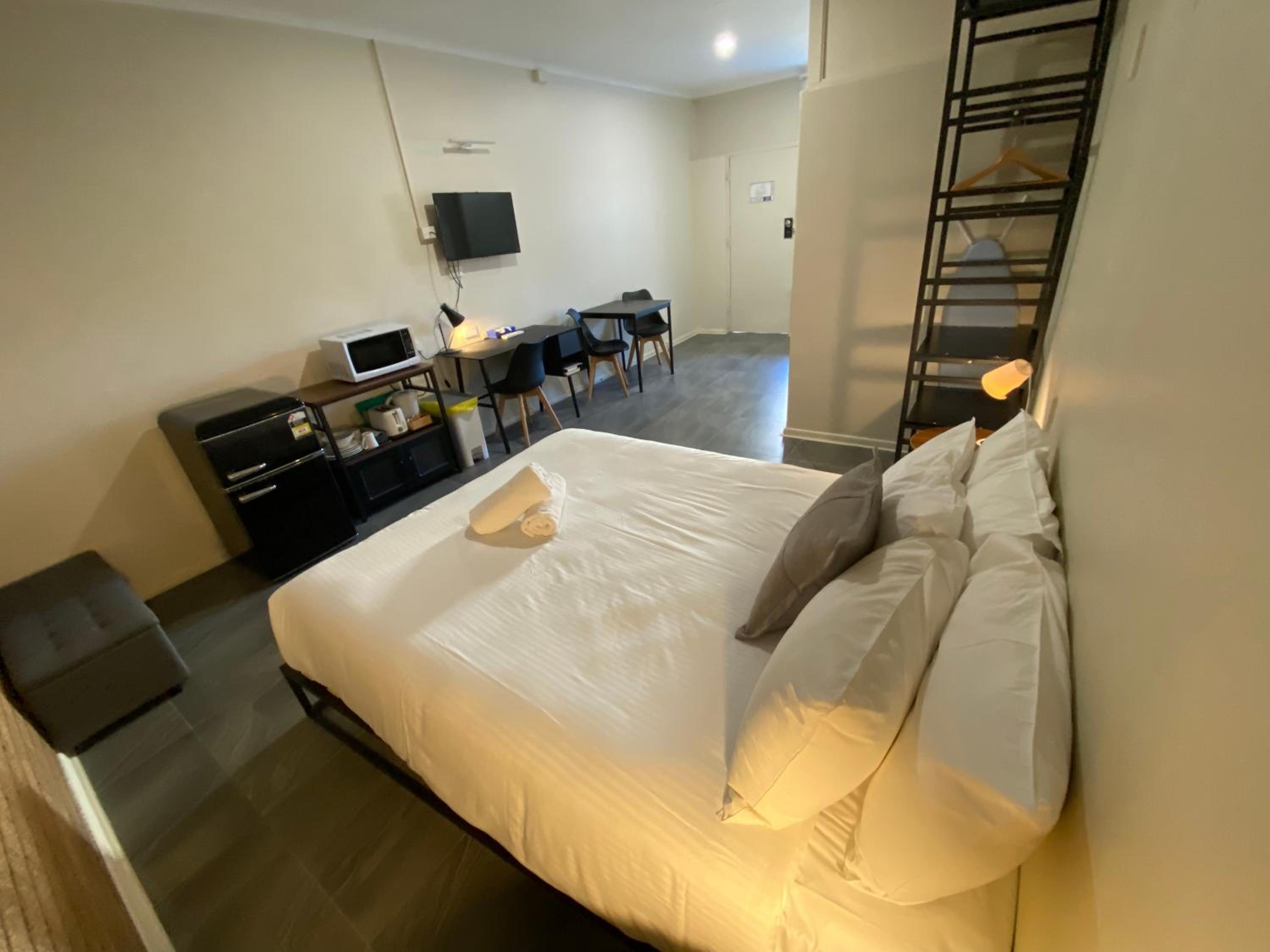 Standard Queen Room - Photo 5