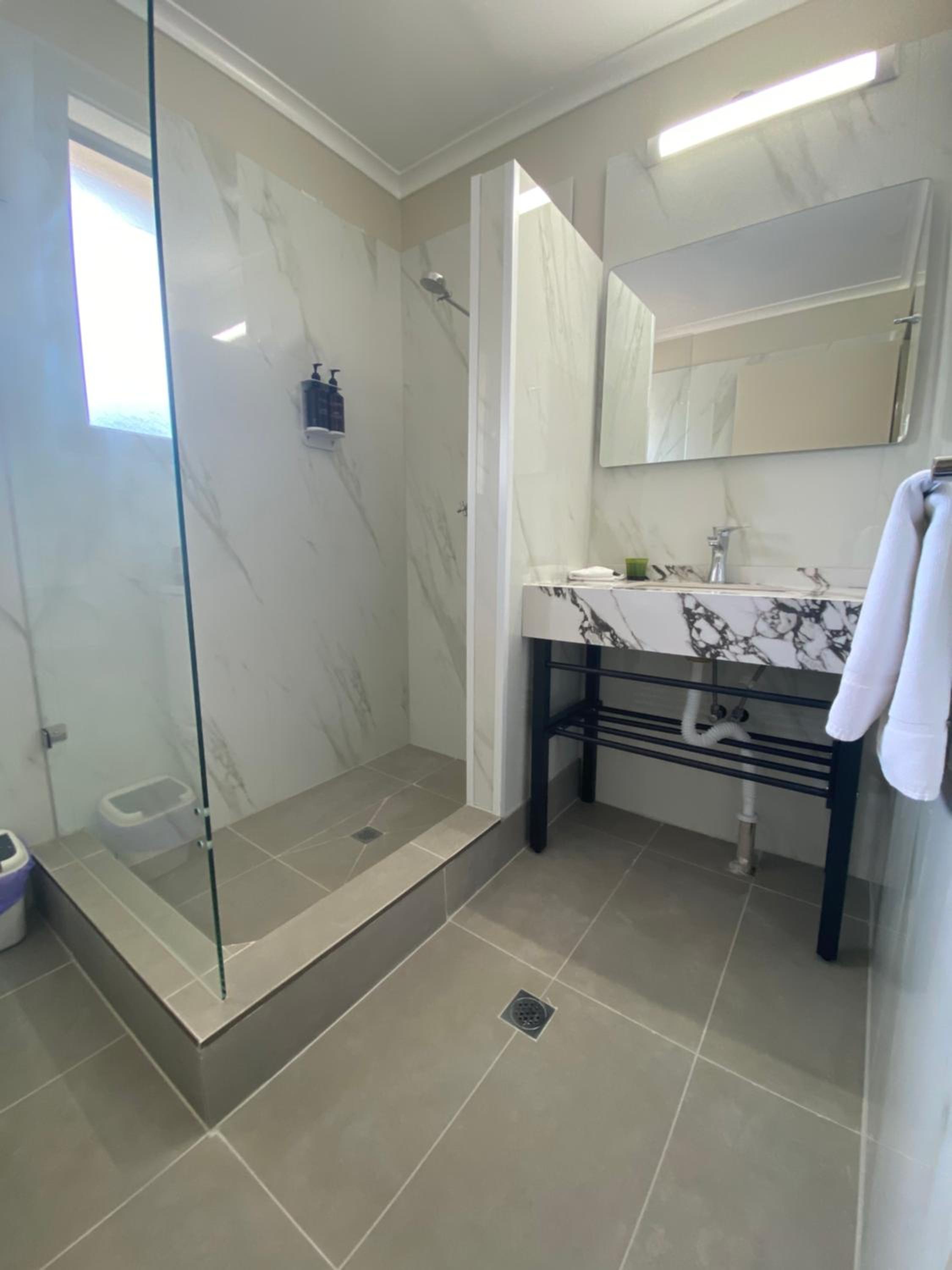 Standard Twin Room - Photo 3