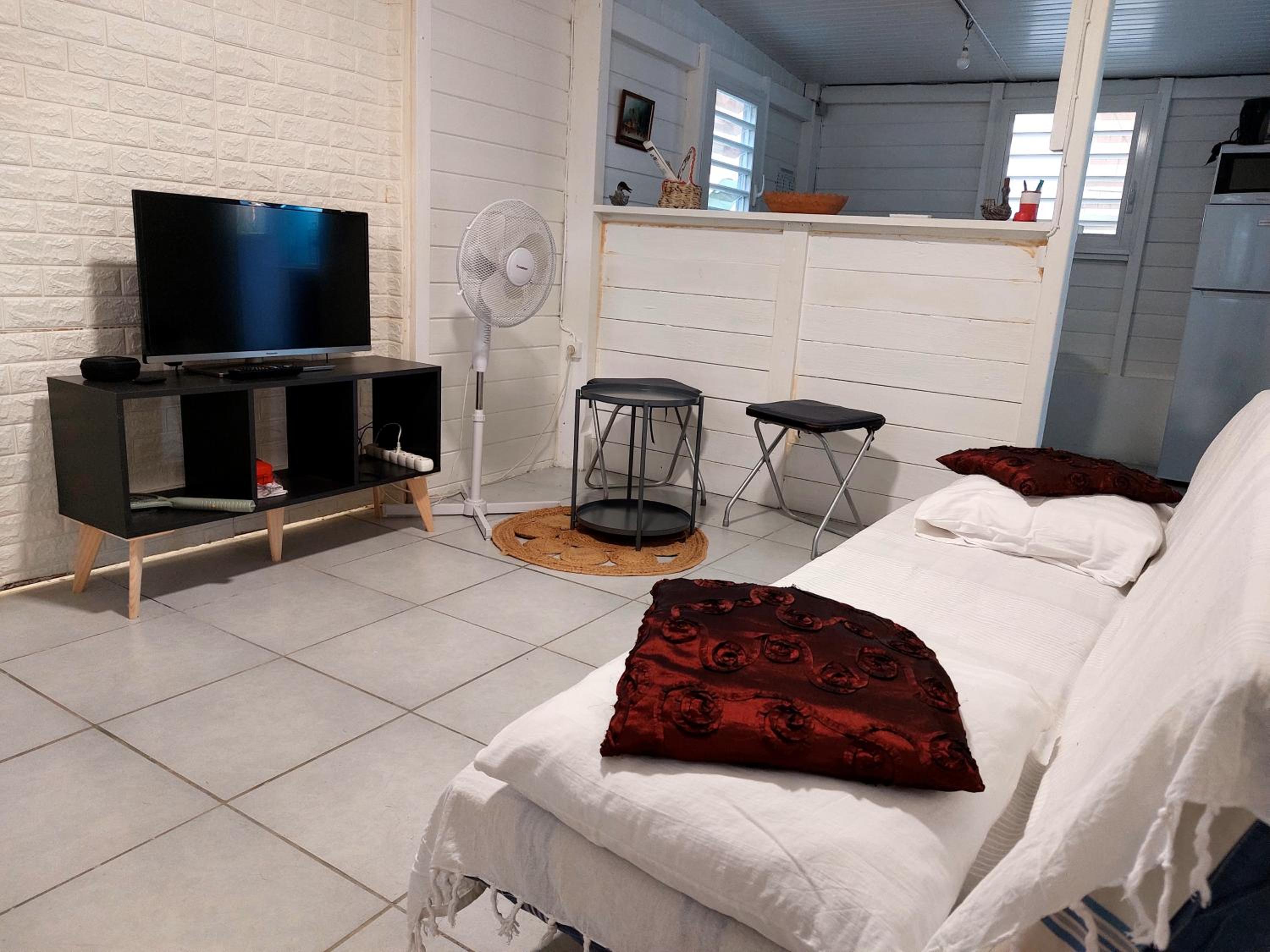 One-Bedroom House photo 1
