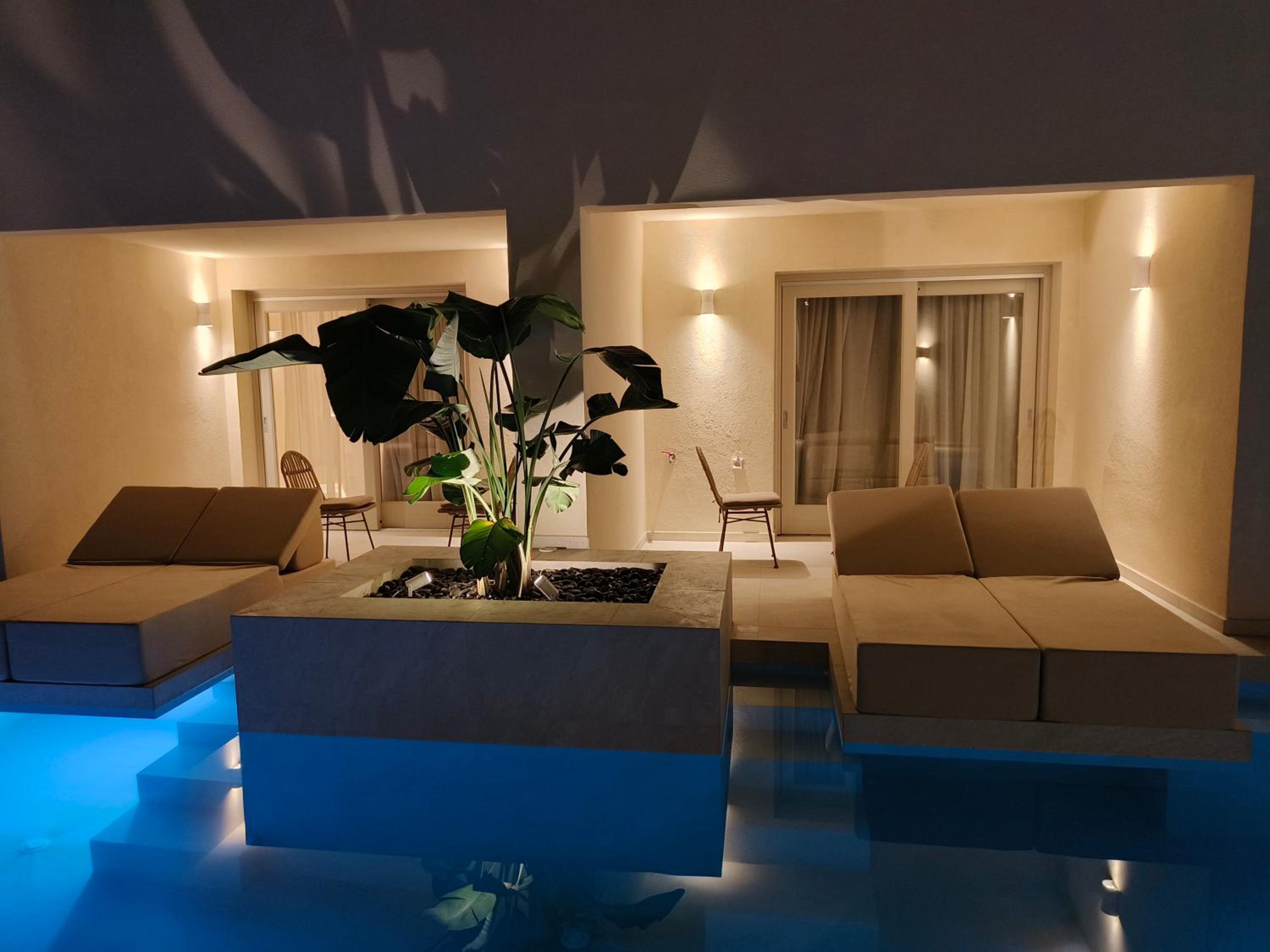Junior Suite with Pool View photo 3