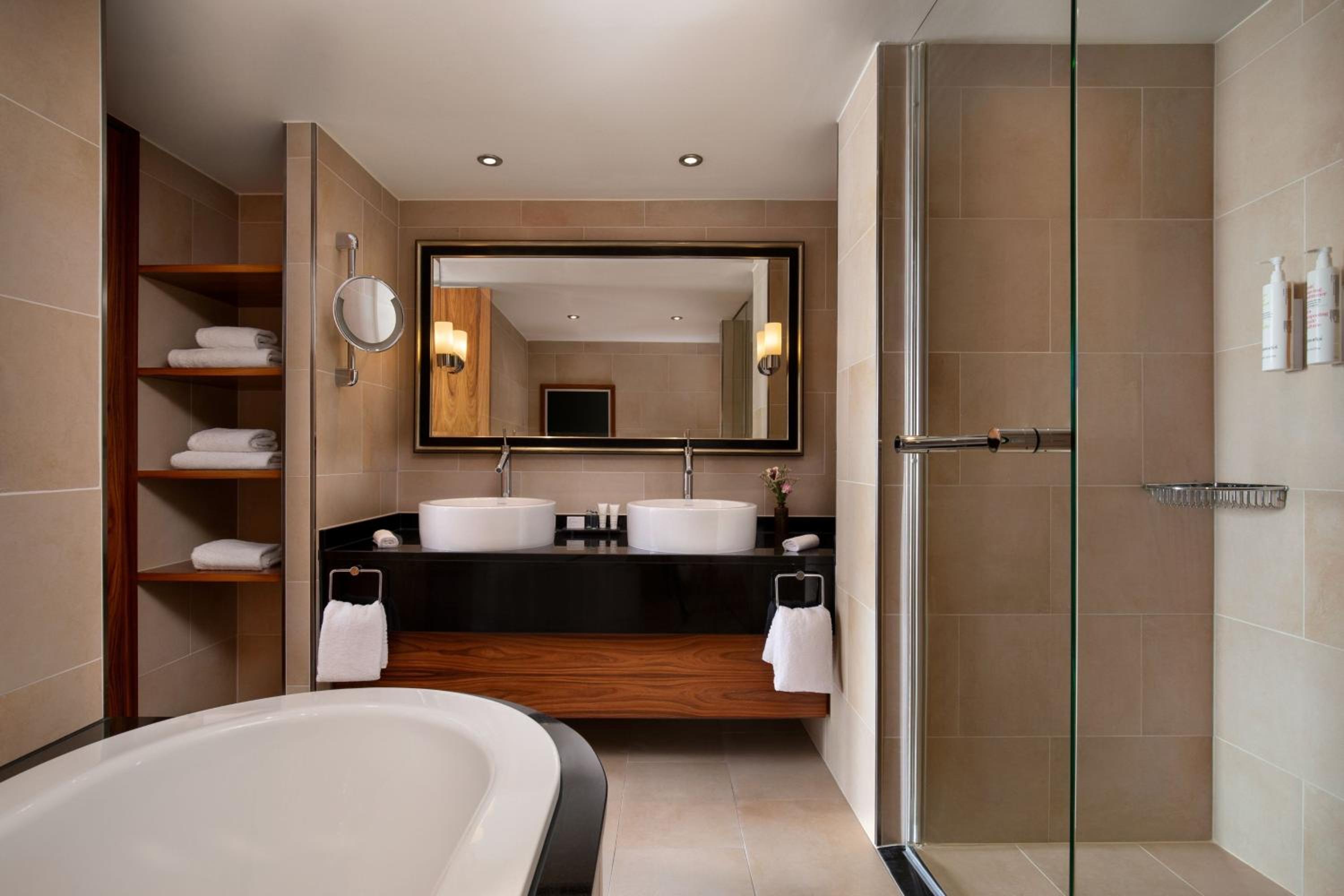 Hemingway Suite, 1 King, WIFI
