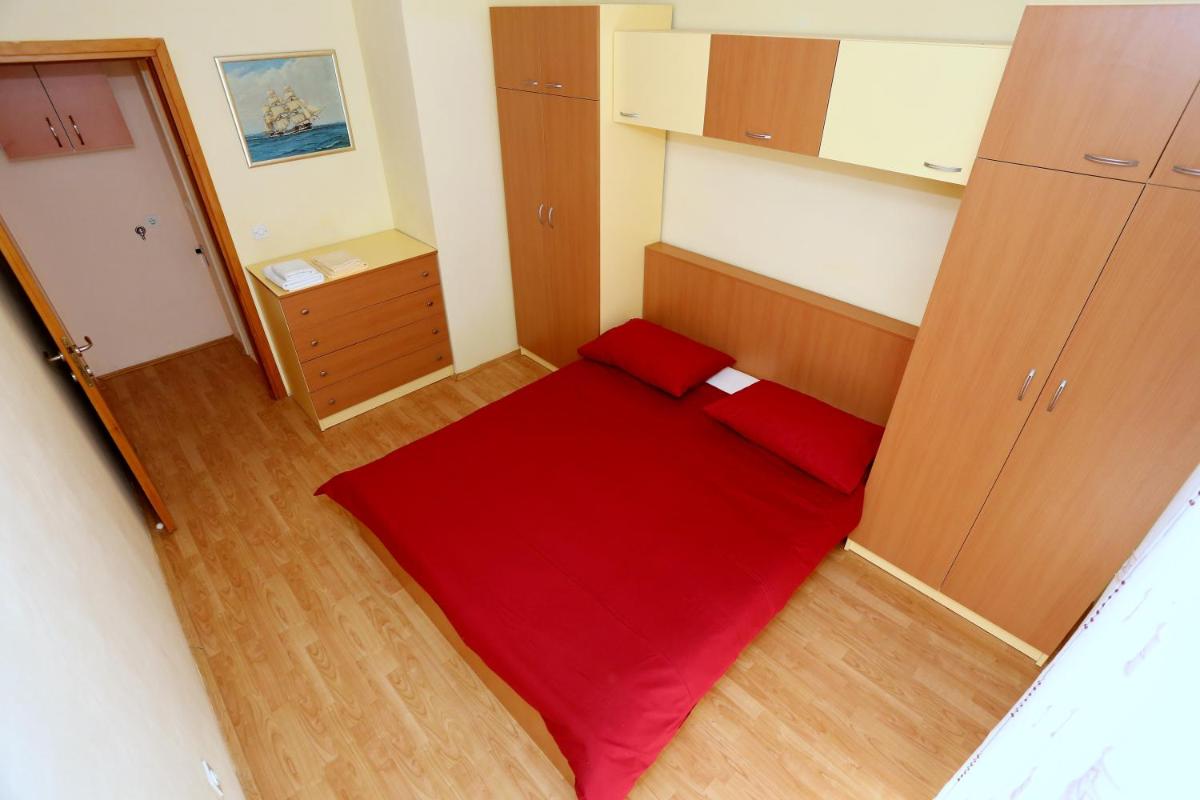 Apartment with Terrace photo 2