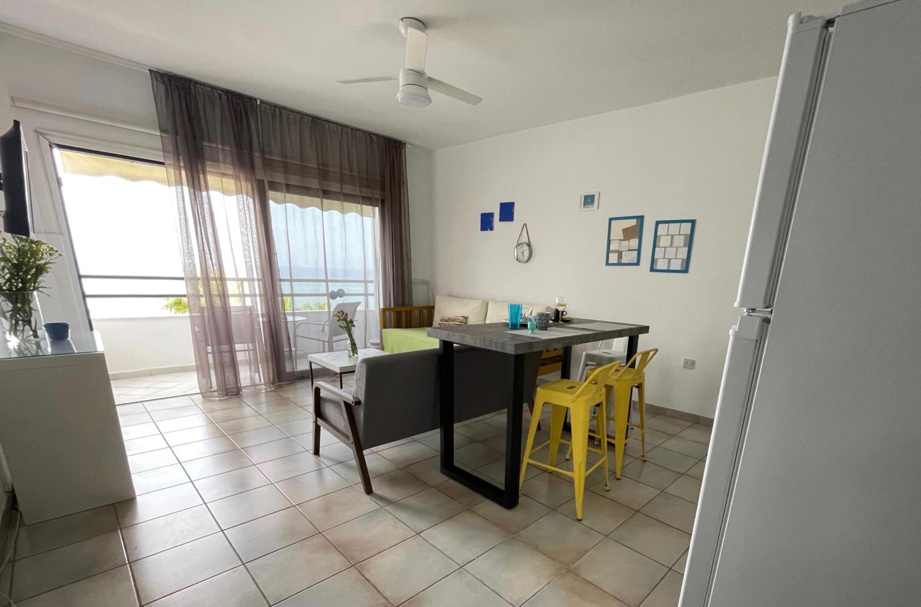 One-Bedroom Apartment with Sea and City View photo 2
