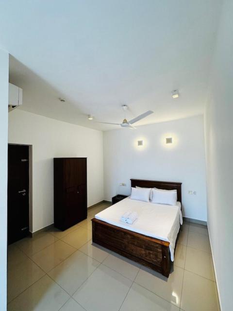 Three-Bedroom Apartment with Balcony photo 1