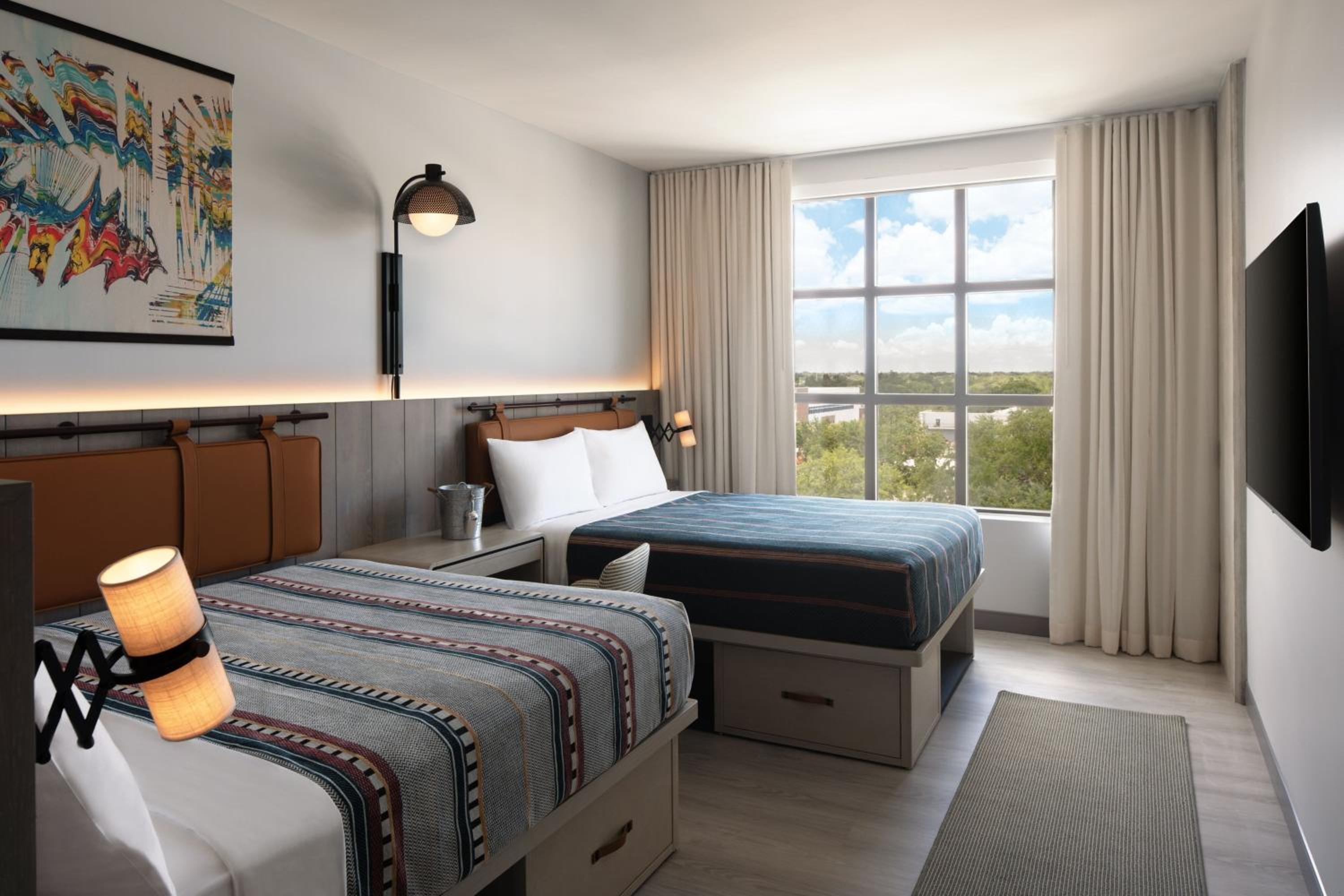 Queen Room with Two Queen Beds - Hearing Accessible - Photo 5