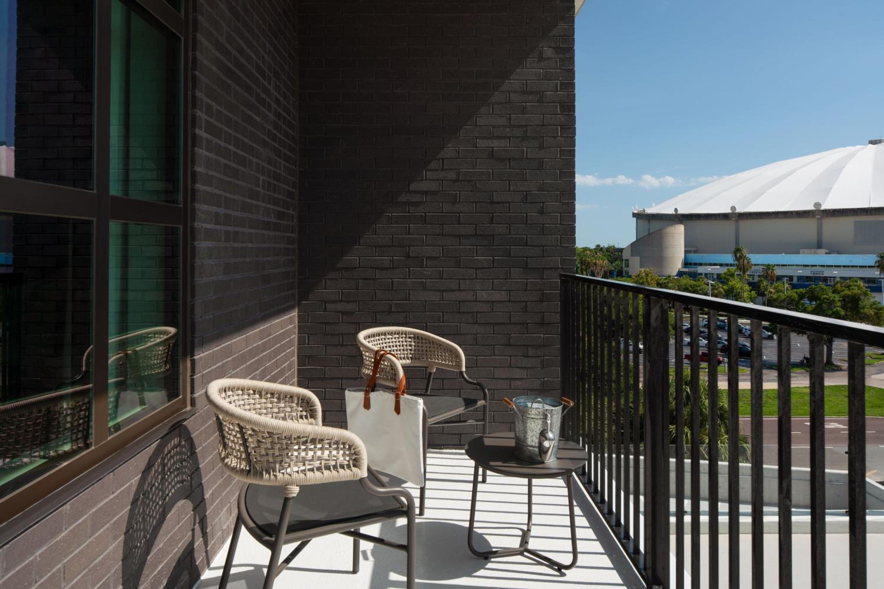 King Room with Balcony - Photo 8