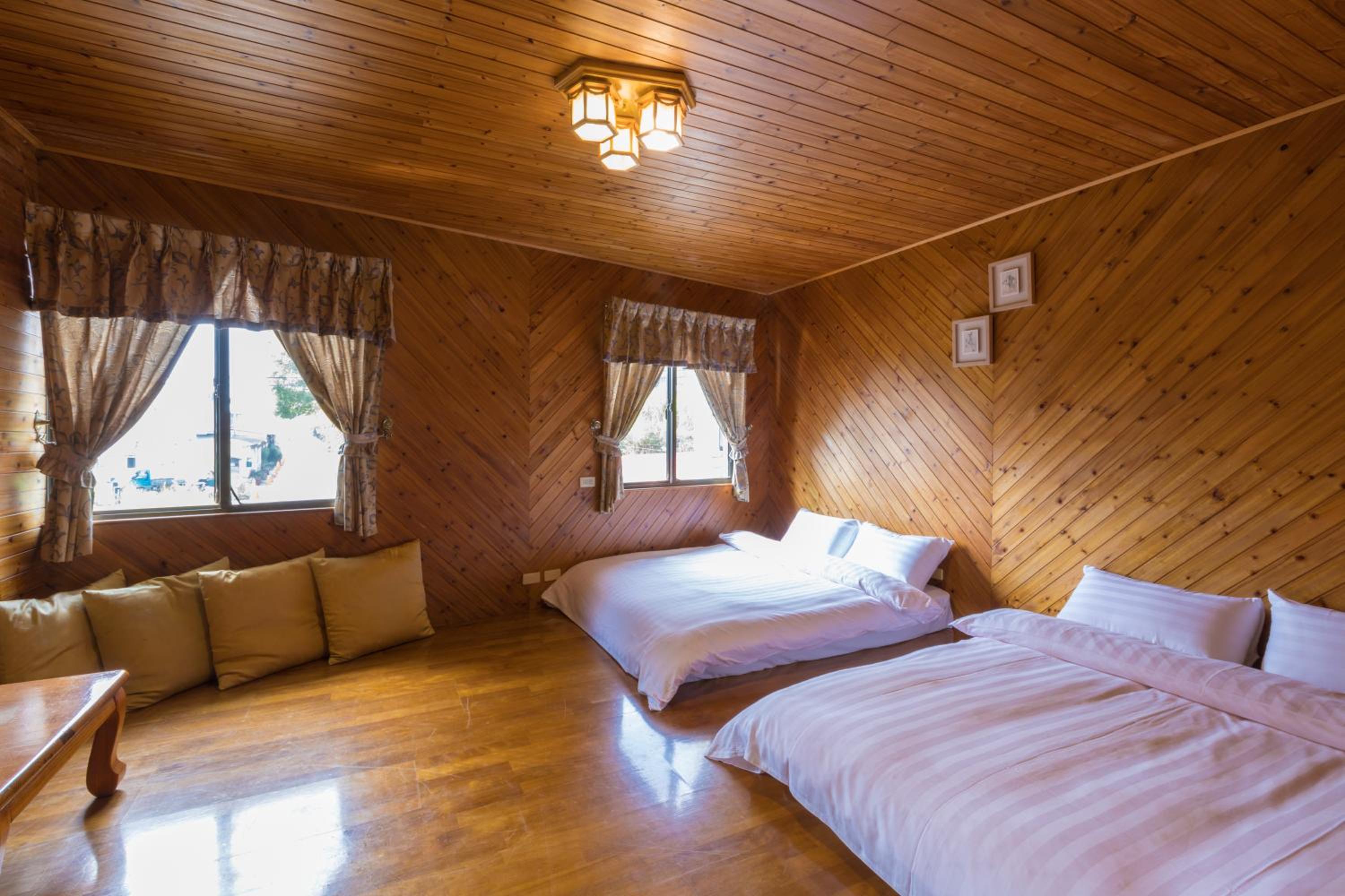 Quadruple Room With Private Bathroom photo 1