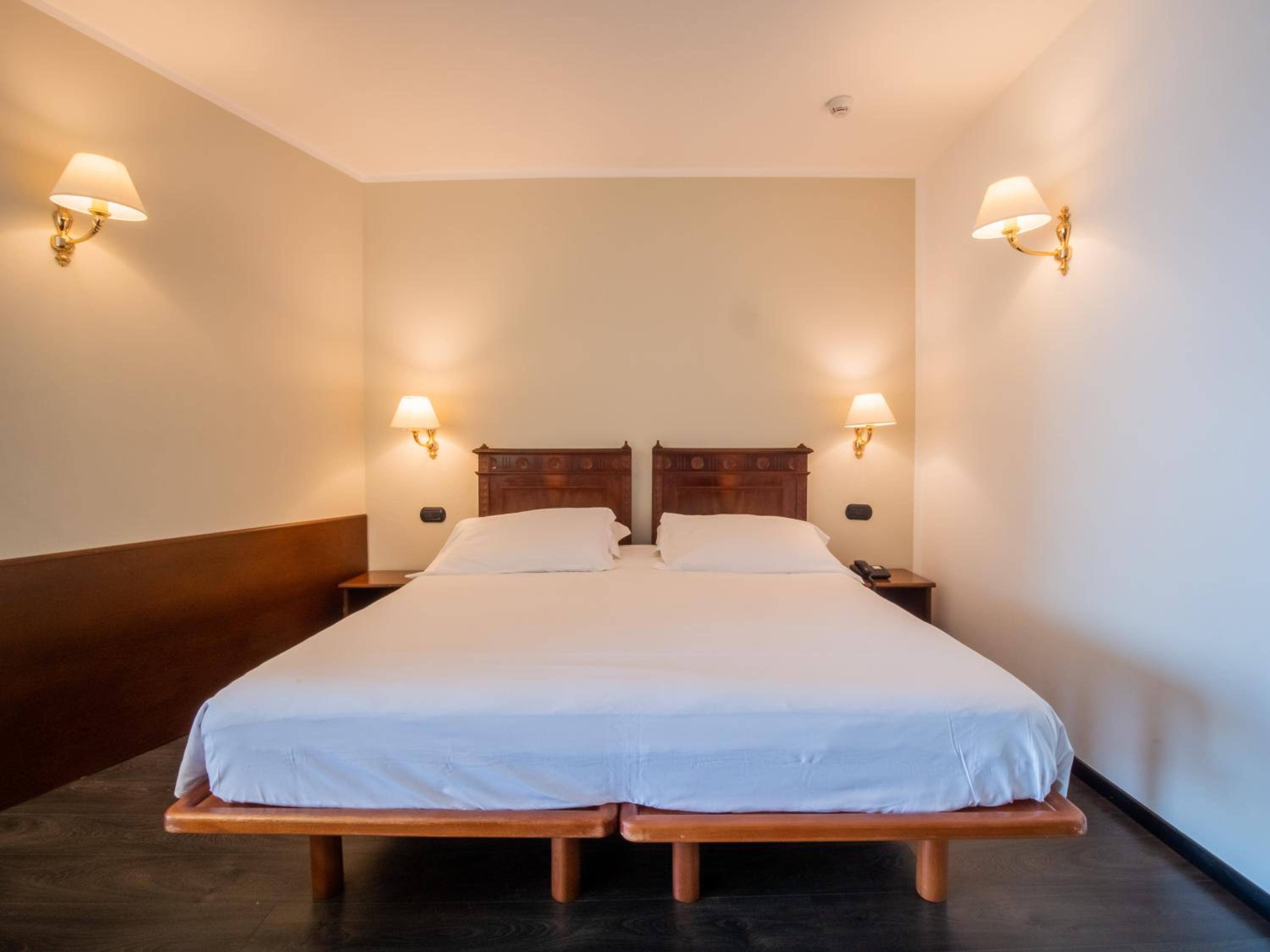 Classic Quadruple Room - Photo 19