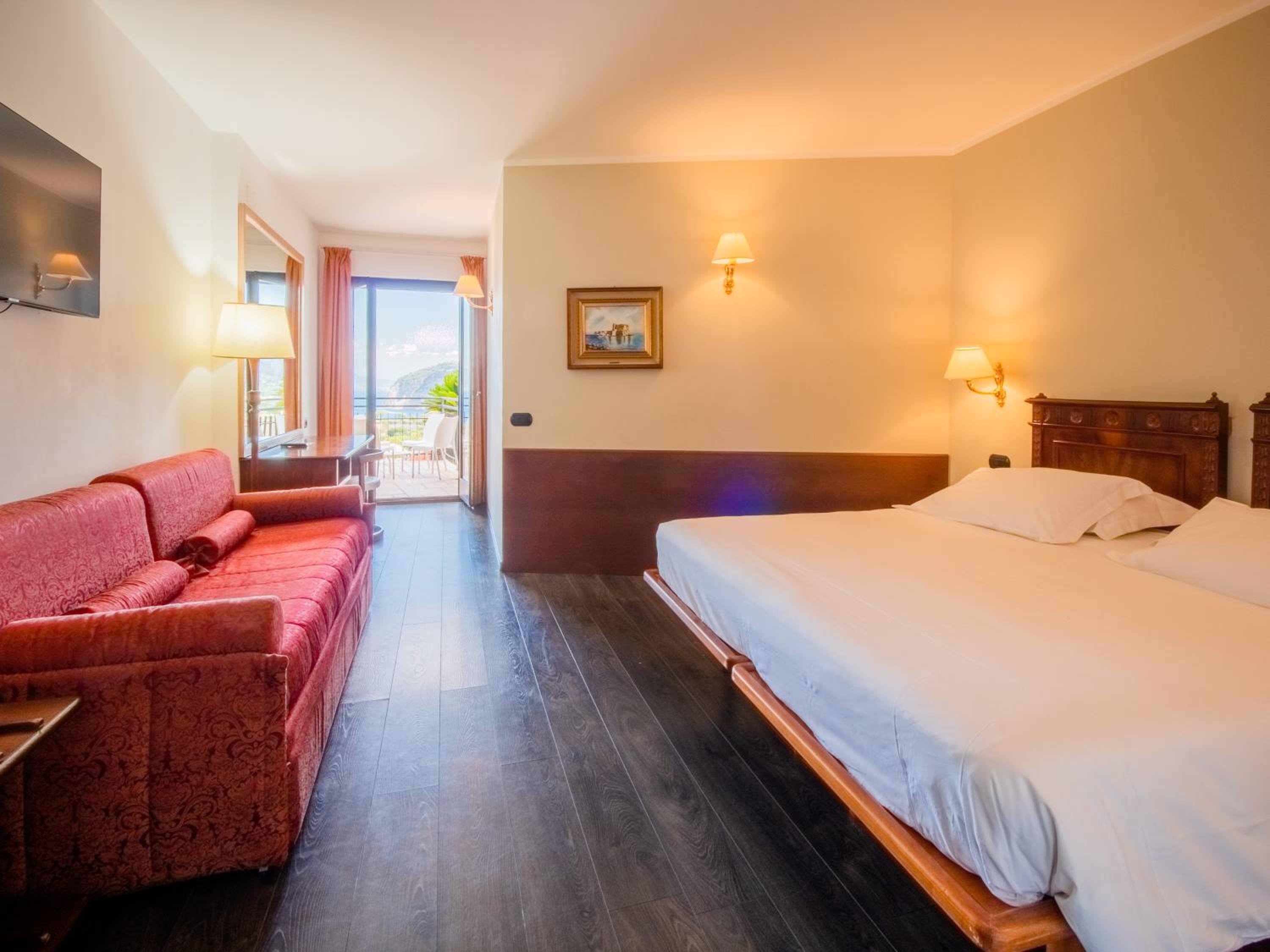 Classic Quadruple Room - Photo 18