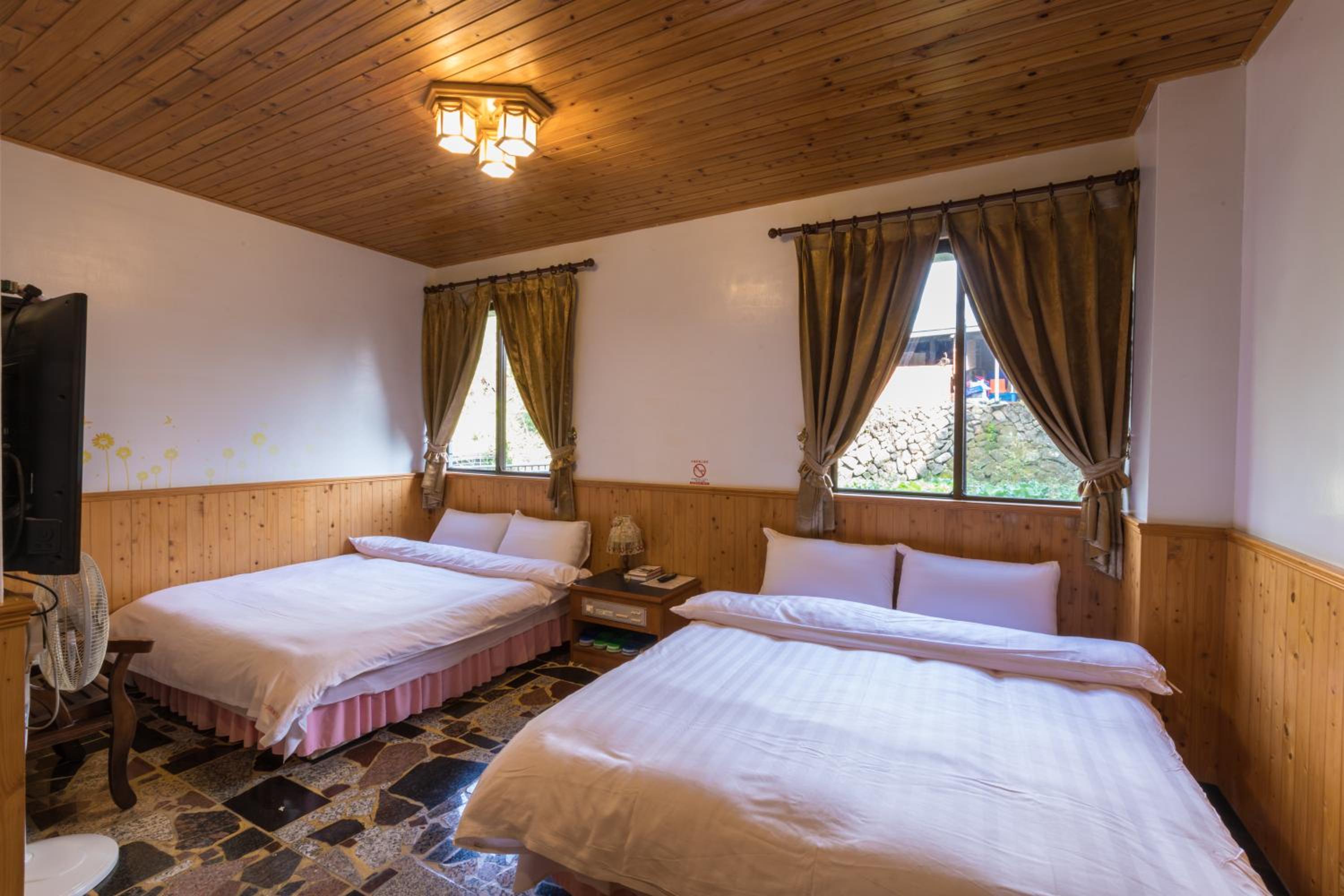 Quadruple Room With Private Bathroom photo 1