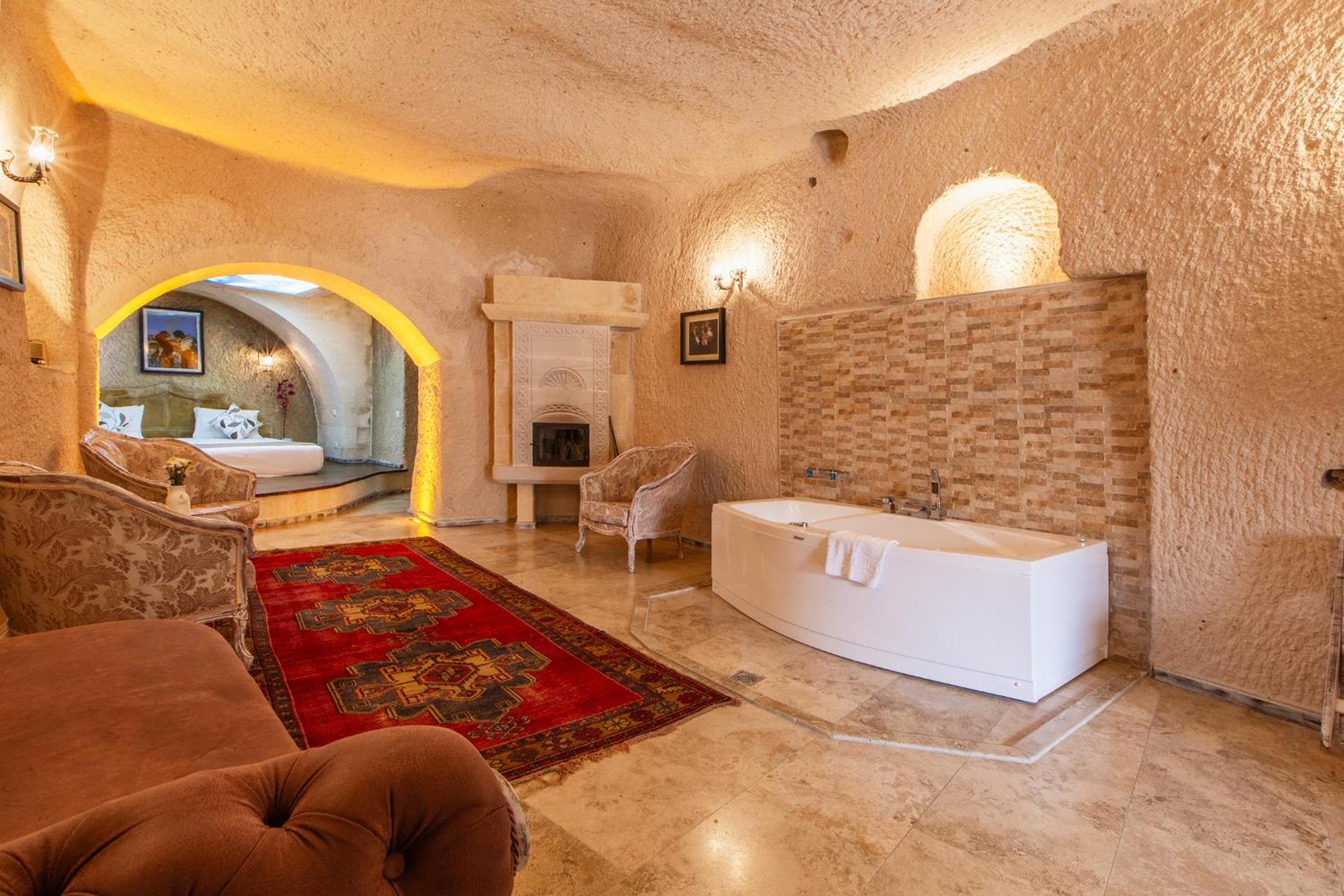 Superior Suite - Photo 9