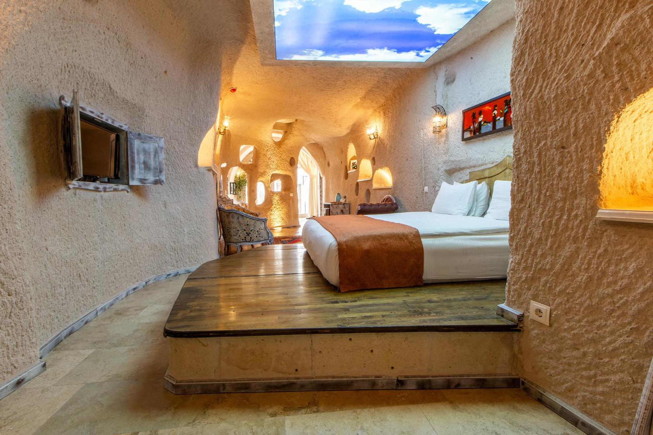 Superior Suite - Photo 1